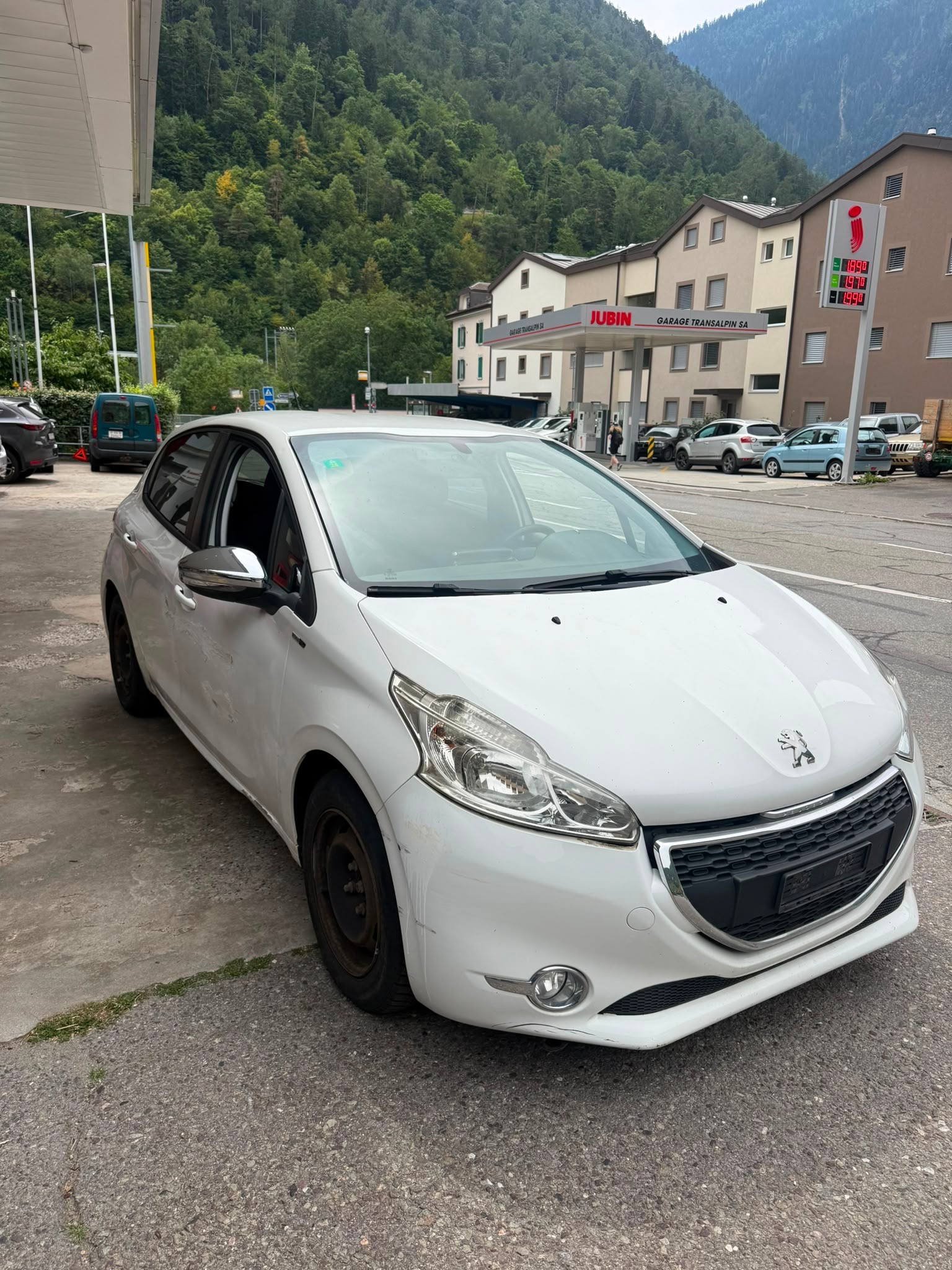 PEUGEOT 208 1.2 VTI Active-image-2