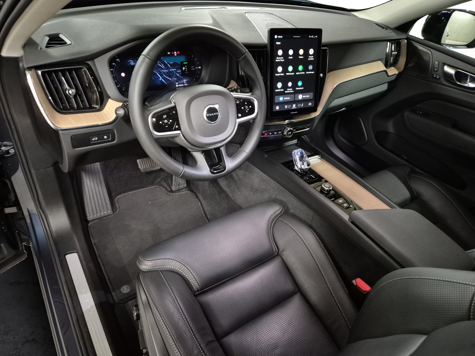 VOLVO XC60 2.0 T6 TE Plus Dark eAWD-image-8