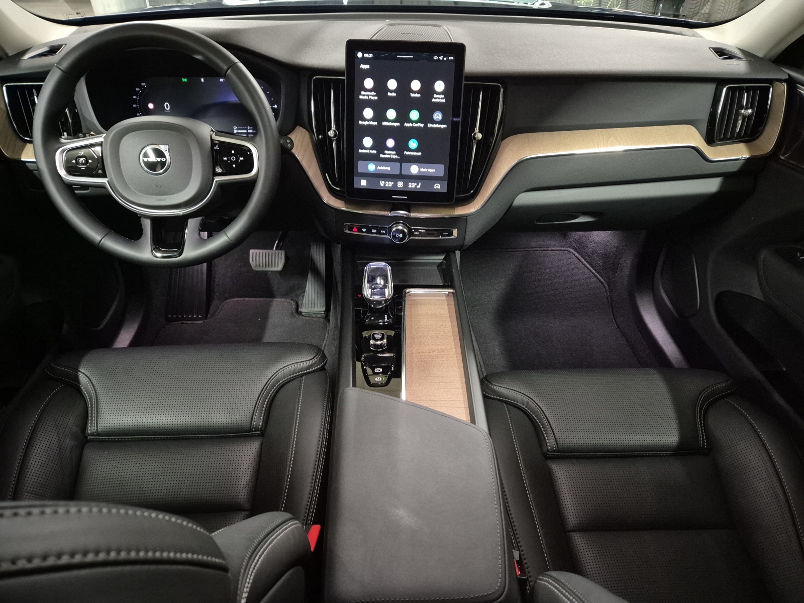 VOLVO XC60 2.0 T6 TE Plus Dark eAWD-image-10