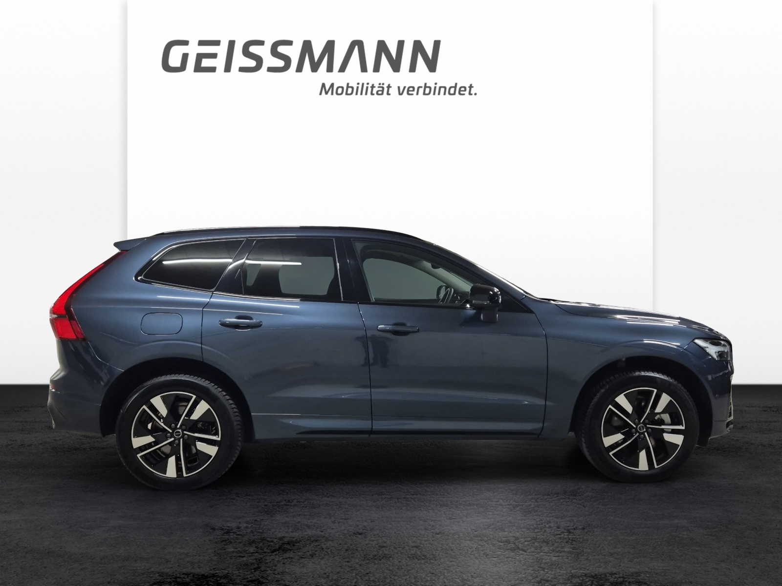 VOLVO XC60 2.0 T6 TE Plus Dark eAWD-showroom-element-3