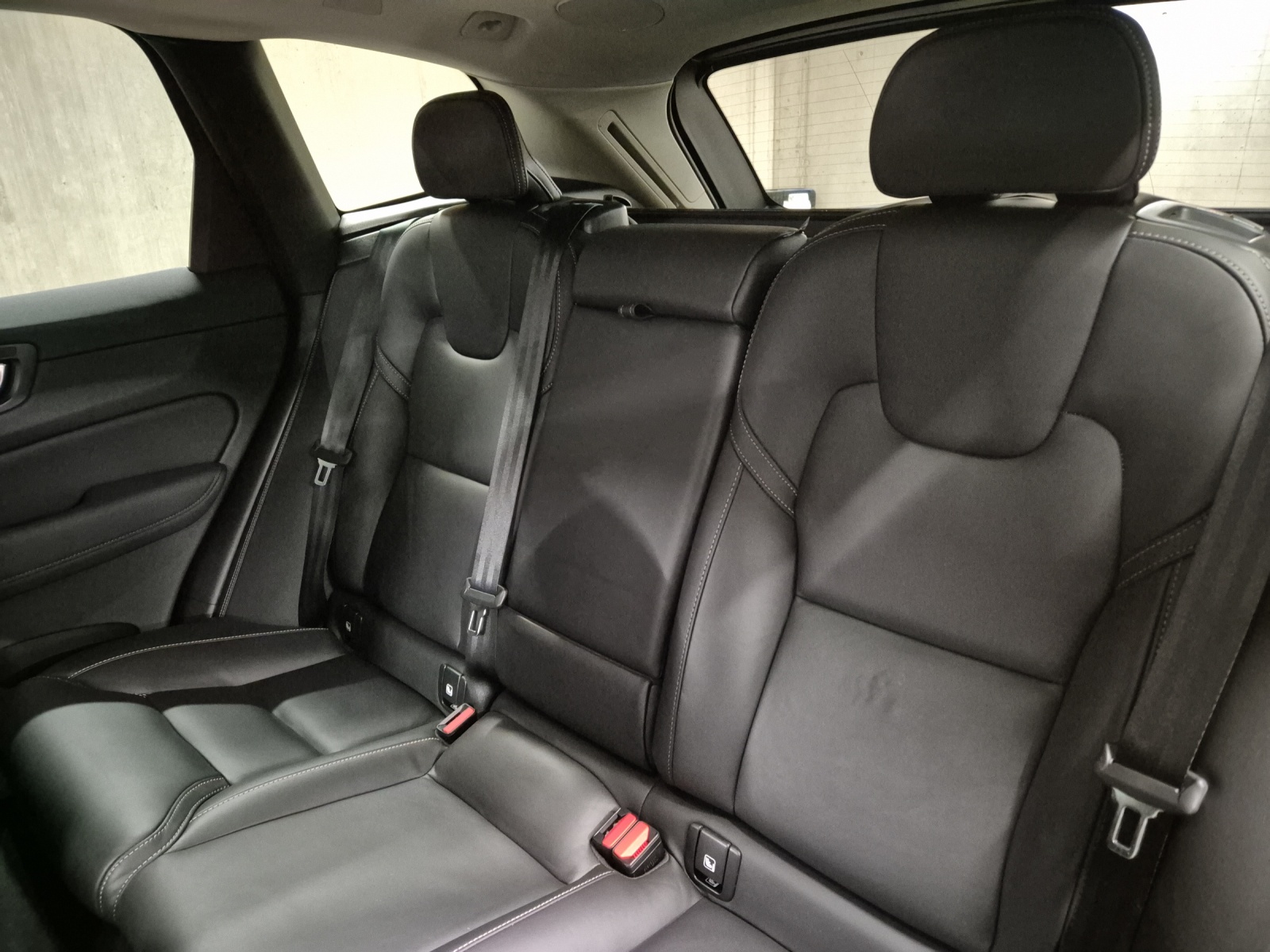 VOLVO XC60 2.0 T6 TE Plus Dark eAWD-image-15