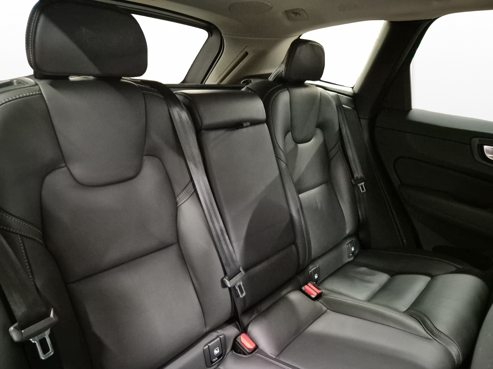 VOLVO XC60 2.0 T6 TE Plus Dark eAWD-image-16