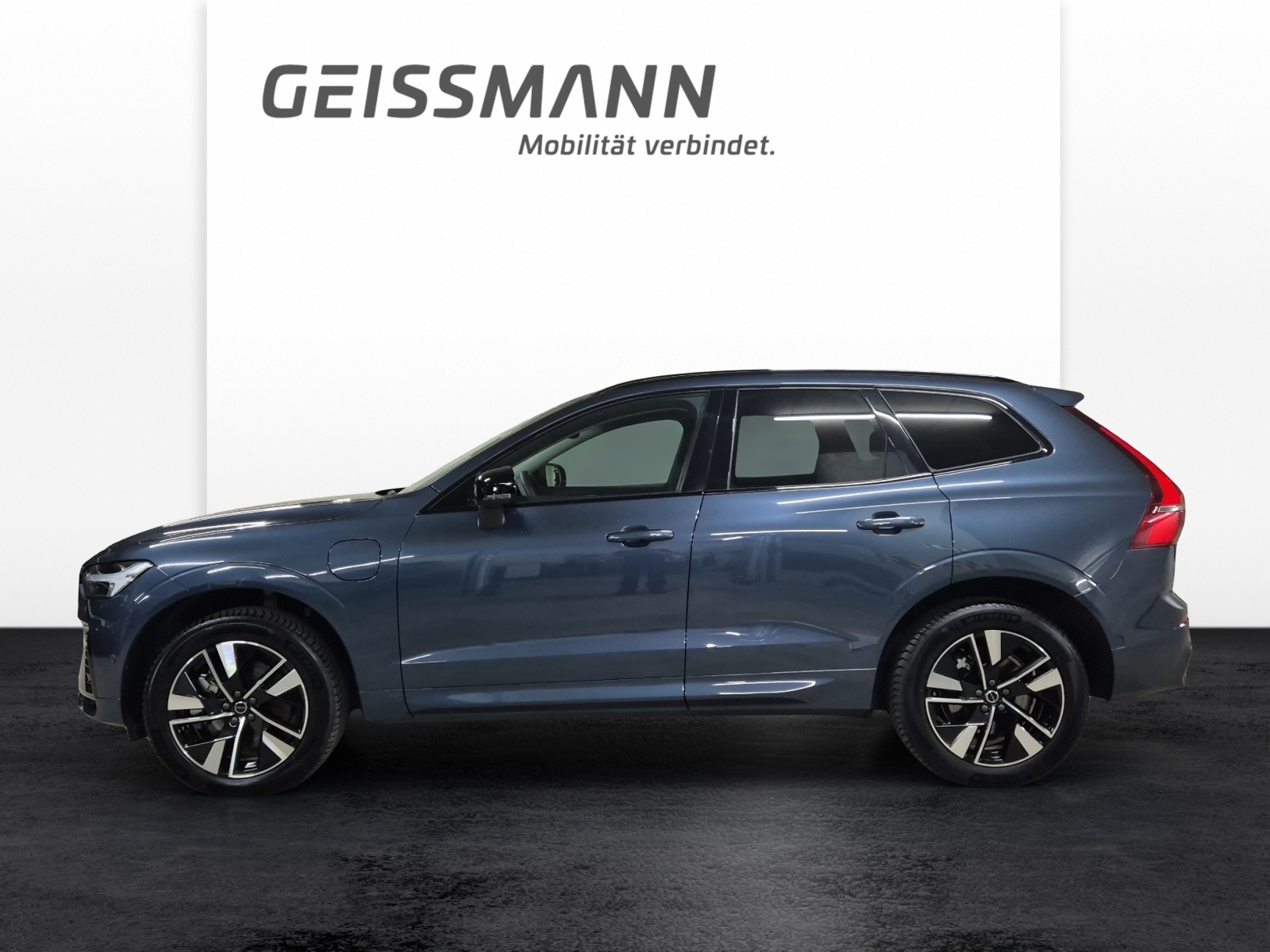 VOLVO XC60 2.0 T6 TE Plus Dark eAWD-showroom-element-2