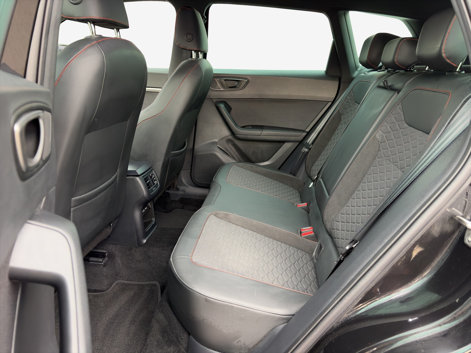 SEAT Ateca 2.0 TSI Hola FR 4Drive DSG-image-11