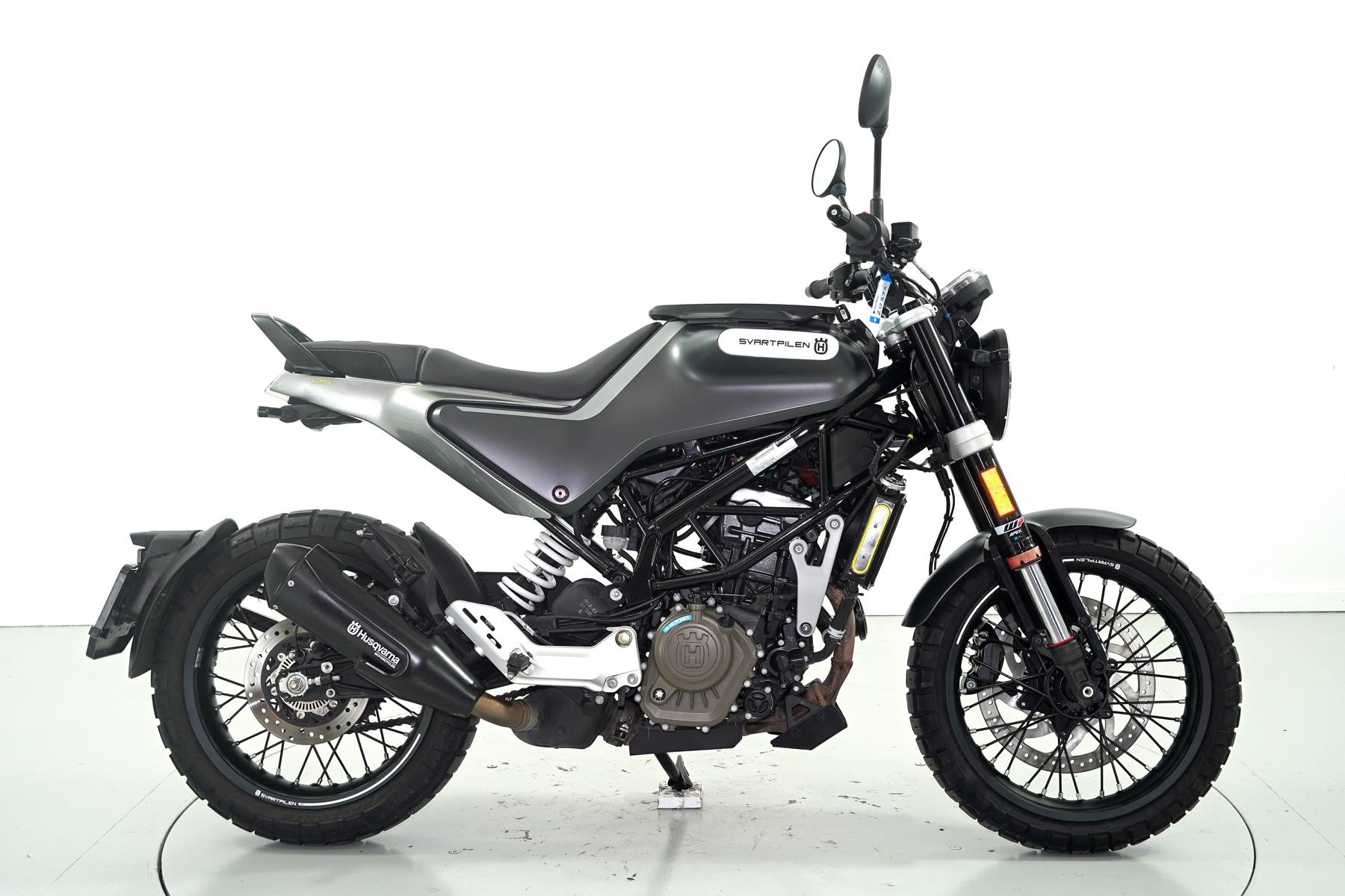 HUSQVARNA 125 Svartpilen ABS-showroom-element-3