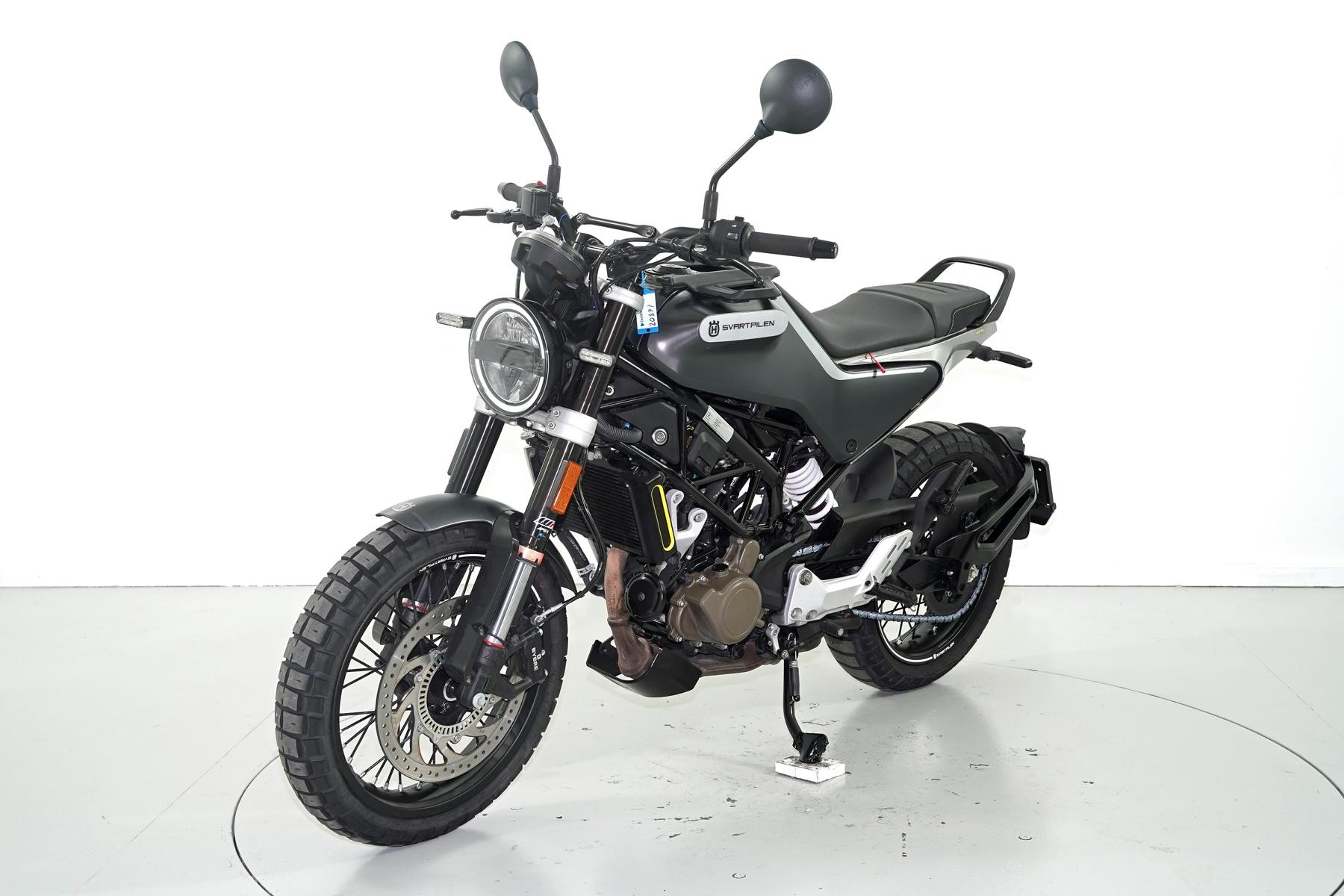 HUSQVARNA 125 Svartpilen ABS-showroom-element-2
