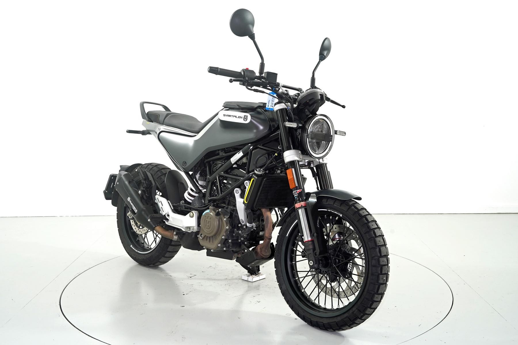 HUSQVARNA 125 Svartpilen ABS-showroom-element-1
