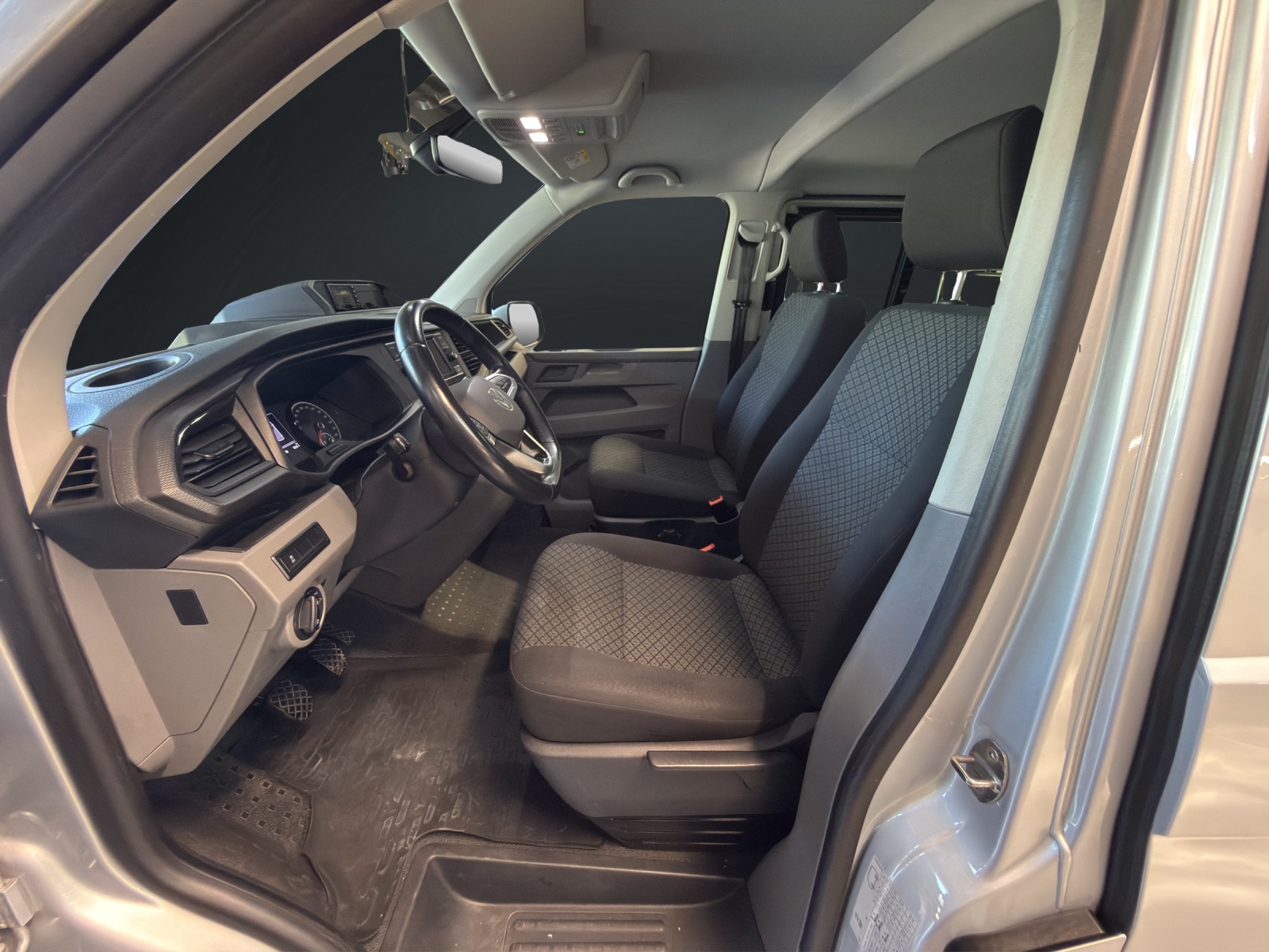 VW T6.1 Caravelle 2.0 TDI Trendline Liberty LWB-image-11