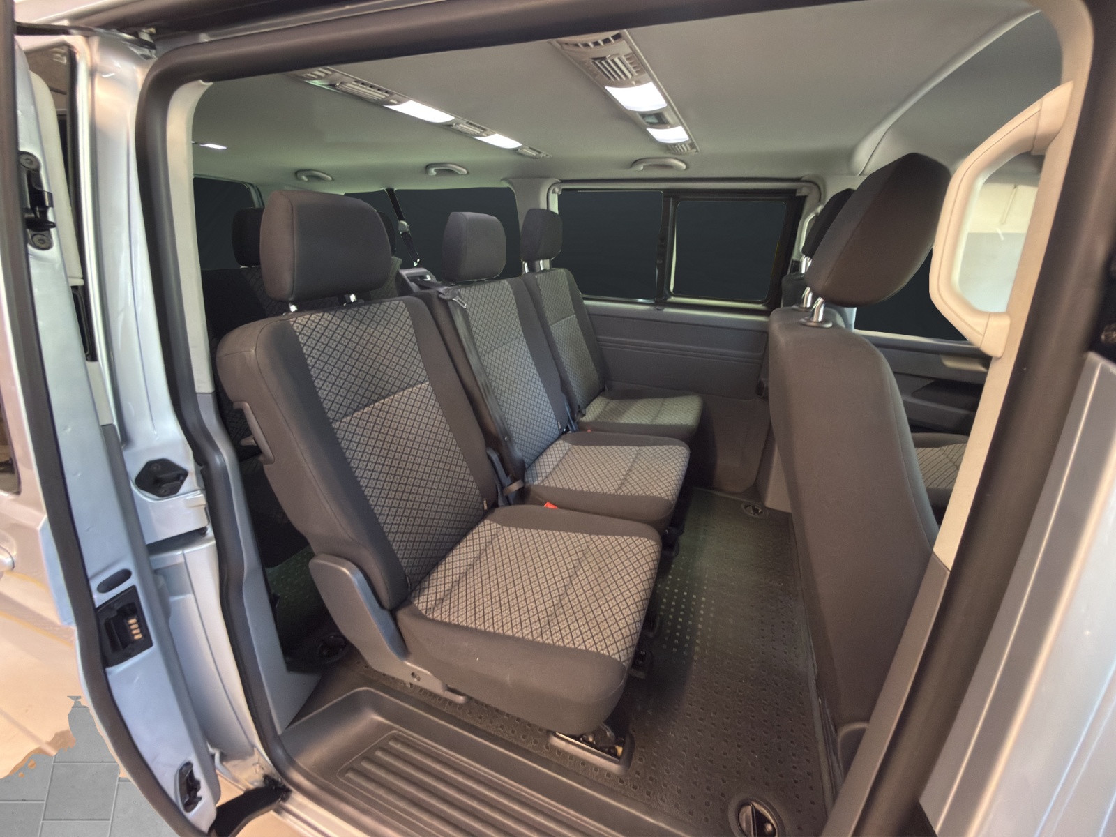 VW T6.1 Caravelle 2.0 TDI Trendline Liberty LWB-image-13