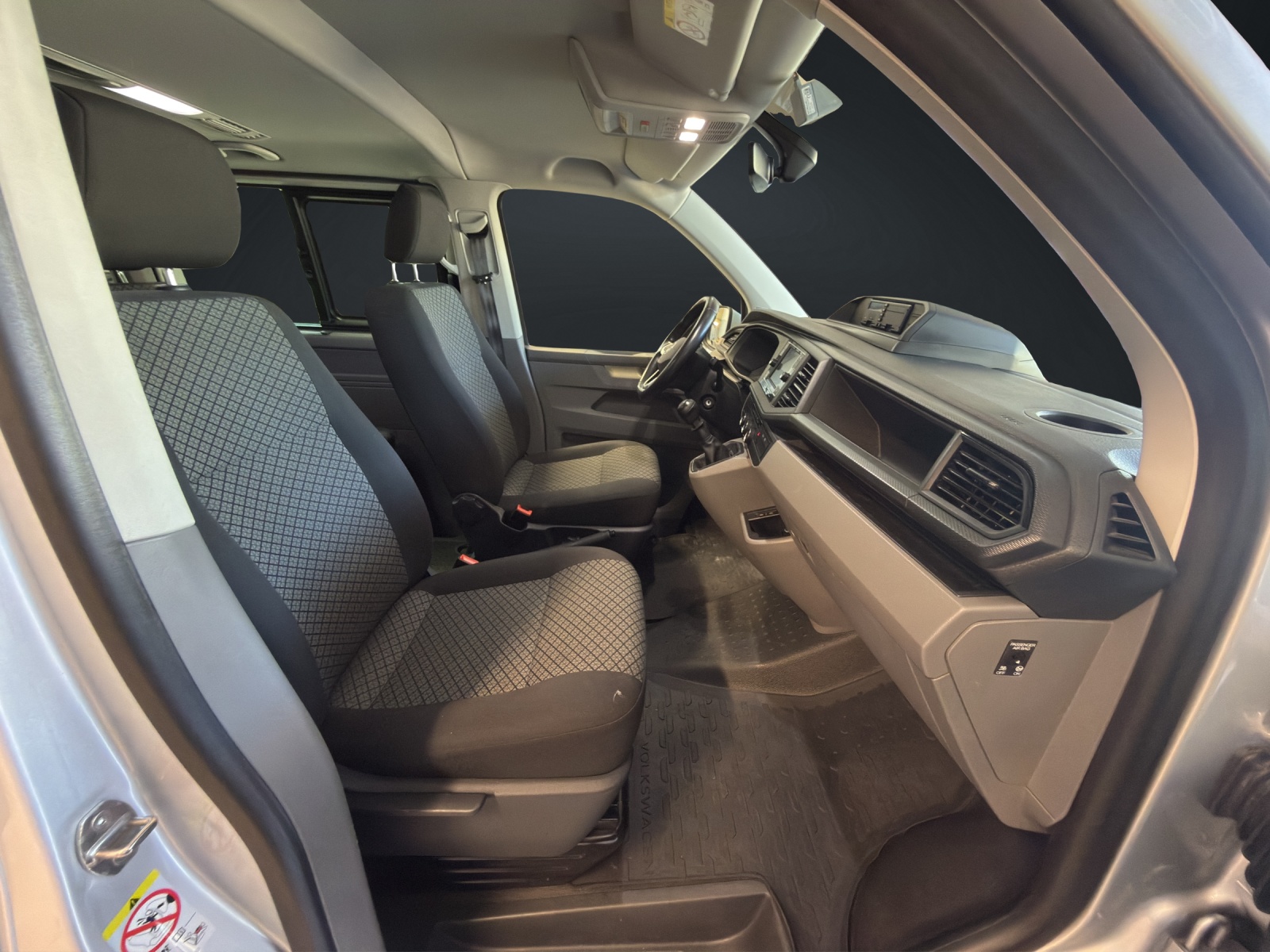 VW T6.1 Caravelle 2.0 TDI Trendline Liberty LWB-image-12
