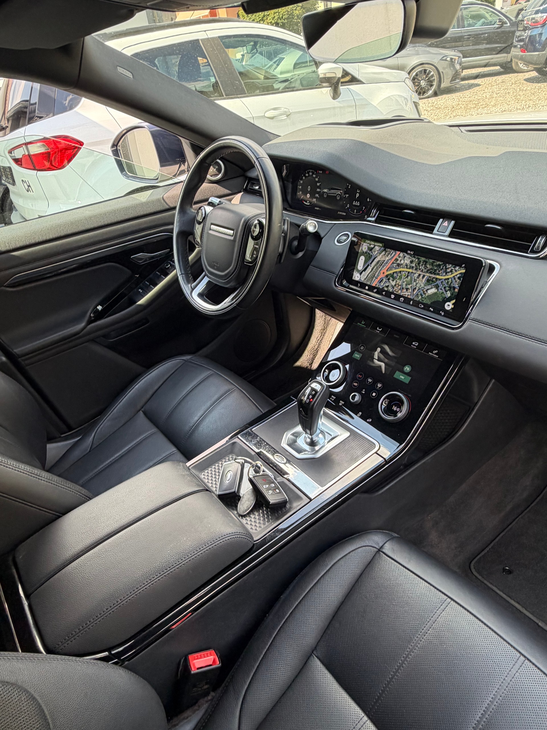 LAND ROVER Range Rover Evoque R-Dynamic P 200 AT9-image-6
