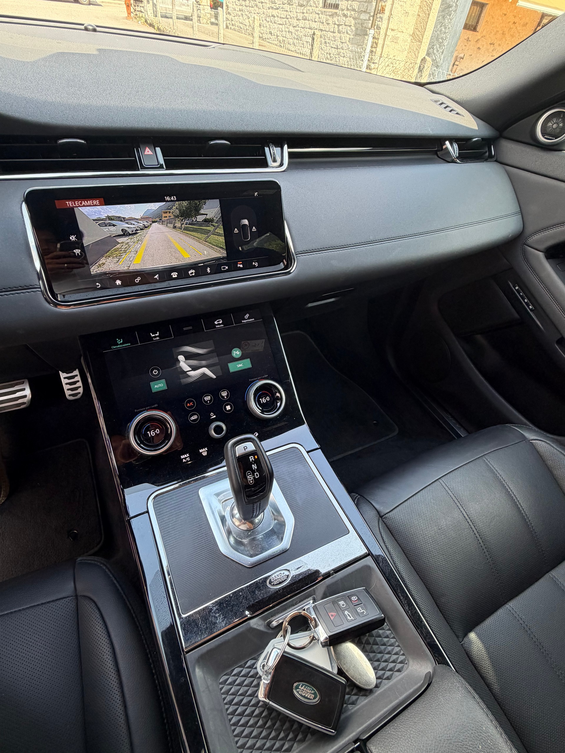 LAND ROVER Range Rover Evoque R-Dynamic P 200 AT9-image-7