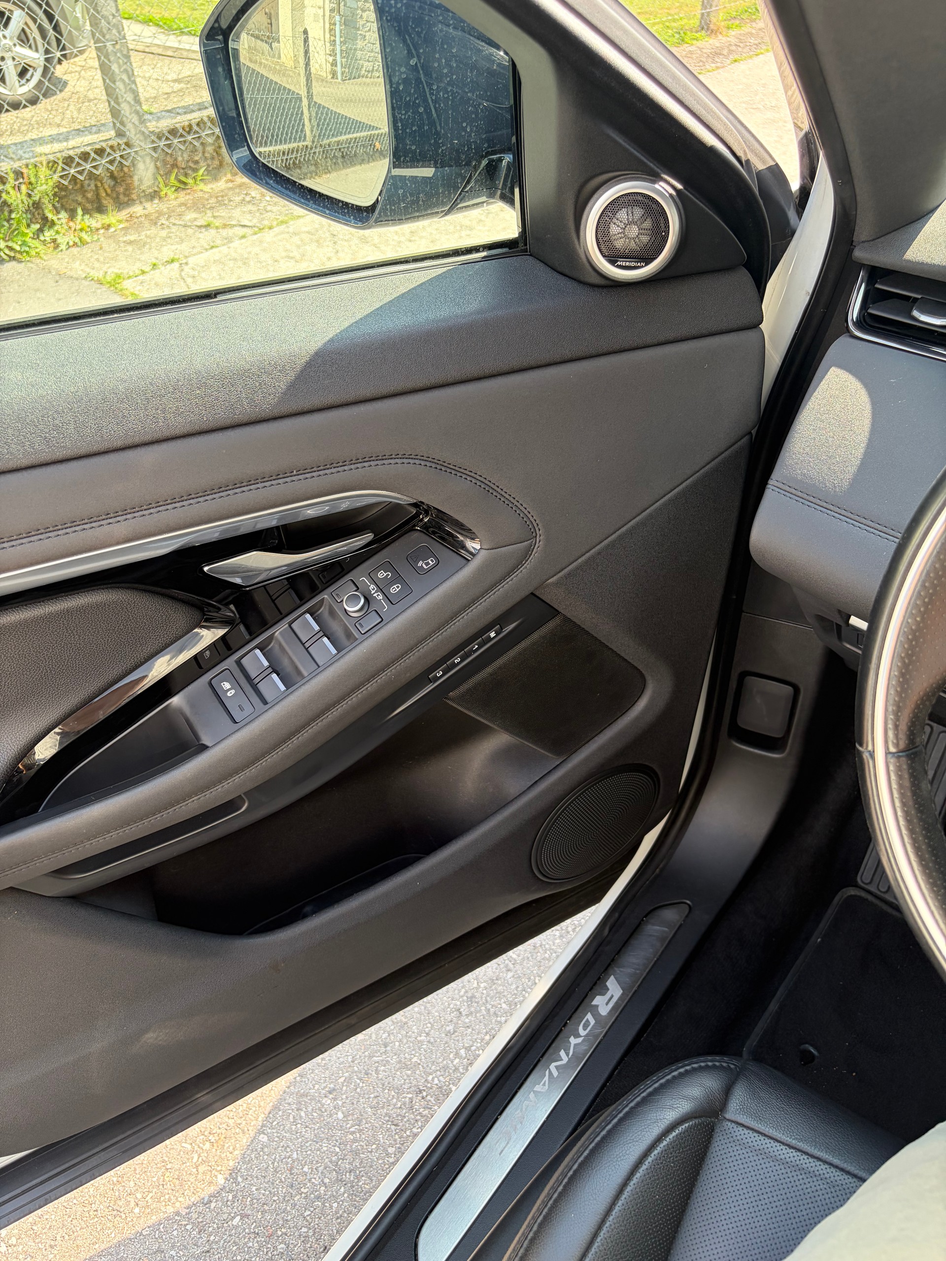 LAND ROVER Range Rover Evoque R-Dynamic P 200 AT9-image-12