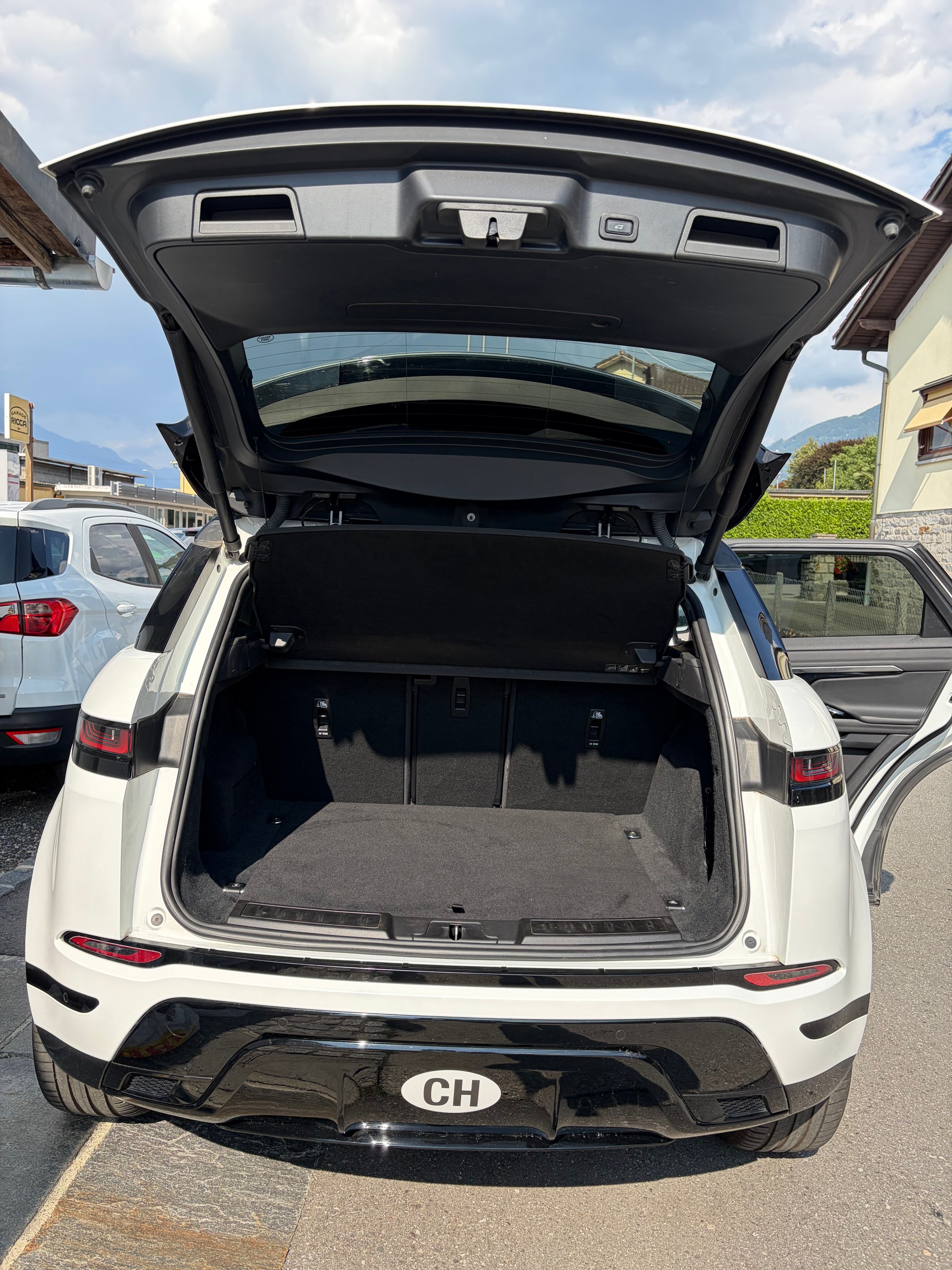 LAND ROVER Range Rover Evoque R-Dynamic P 200 AT9-image-14