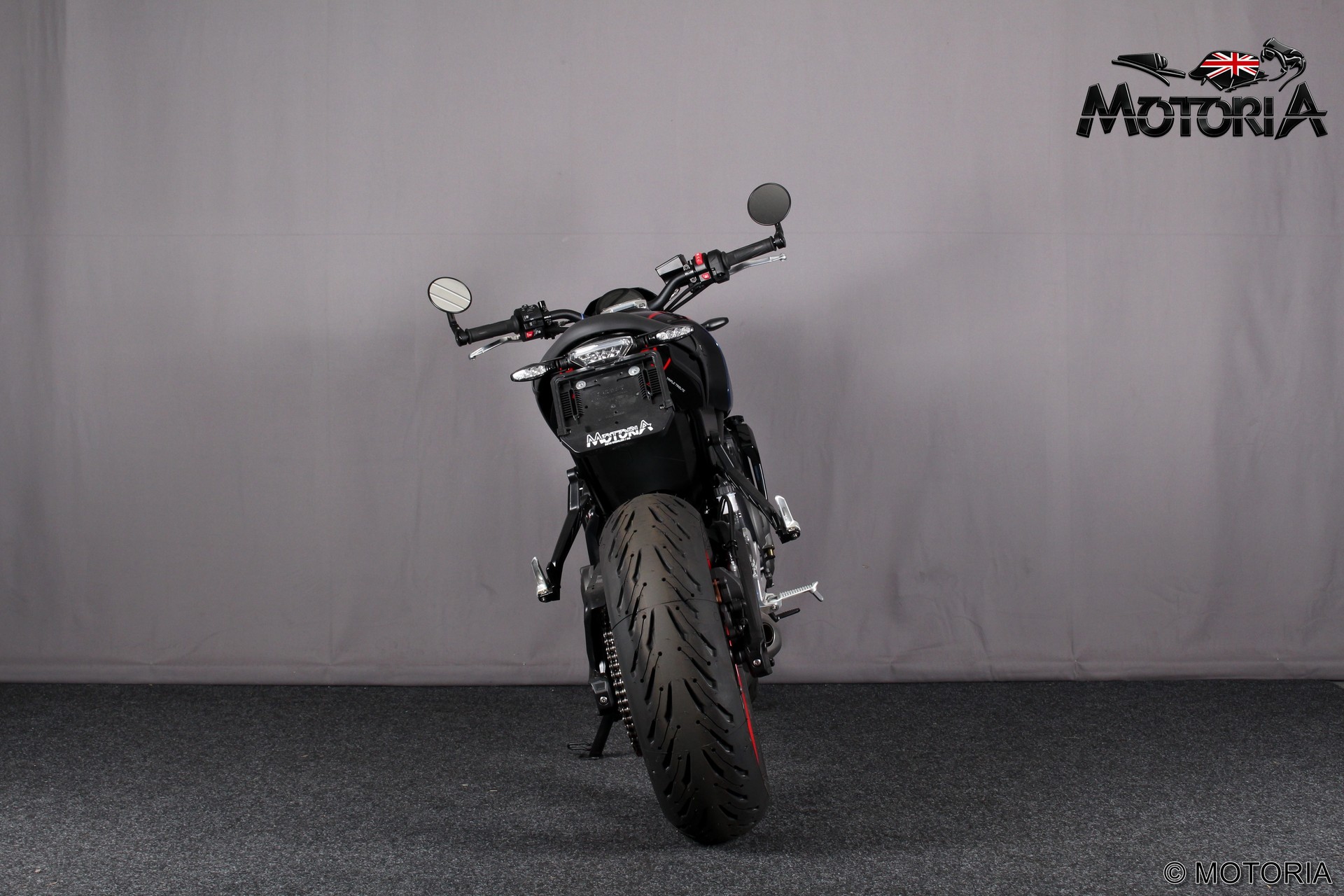 TRIUMPH Trident 660-showroom-element-3