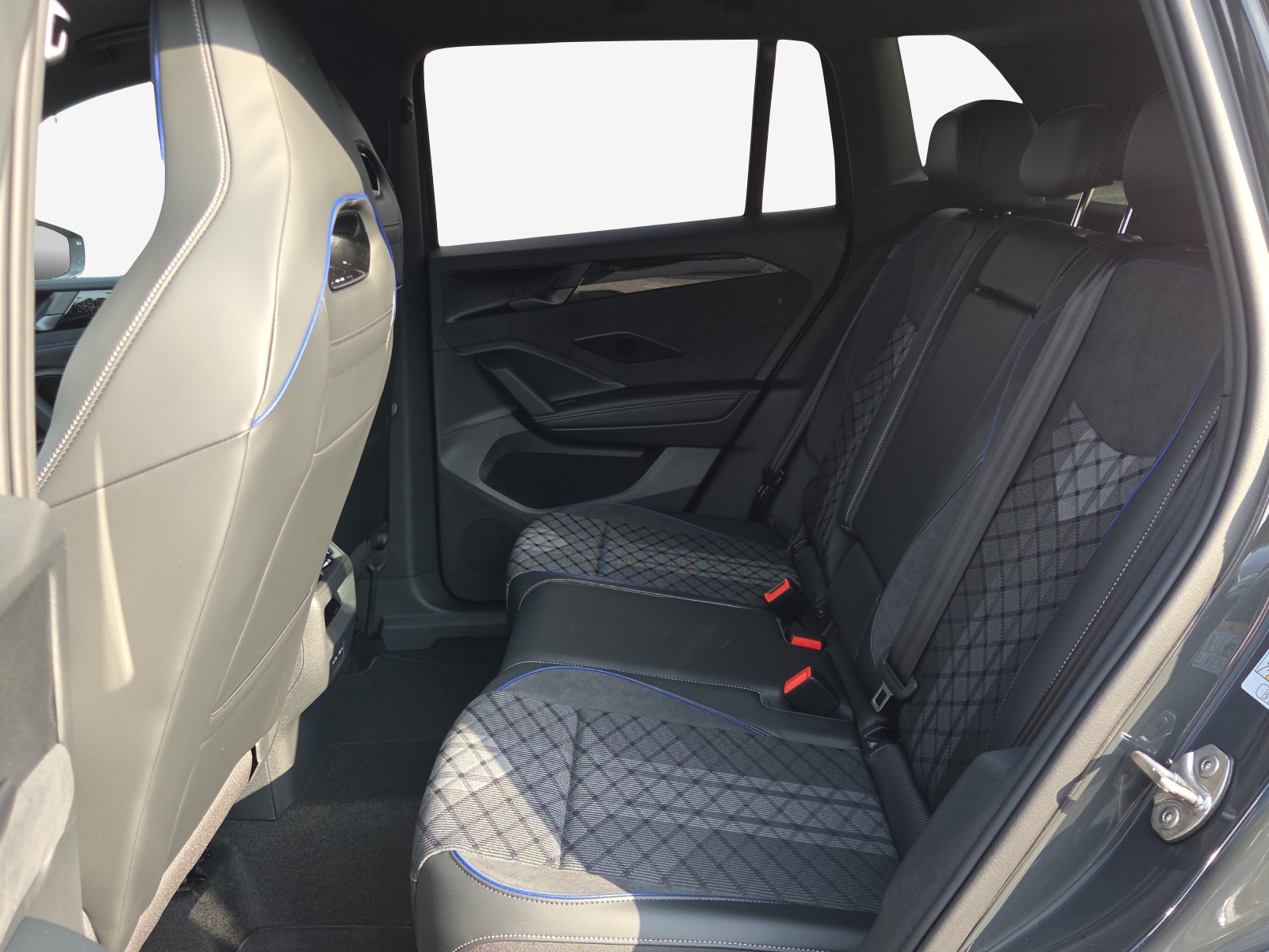 VW Tiguan 1.5 TSI evo2 mHEV R-Line DSG-image-11
