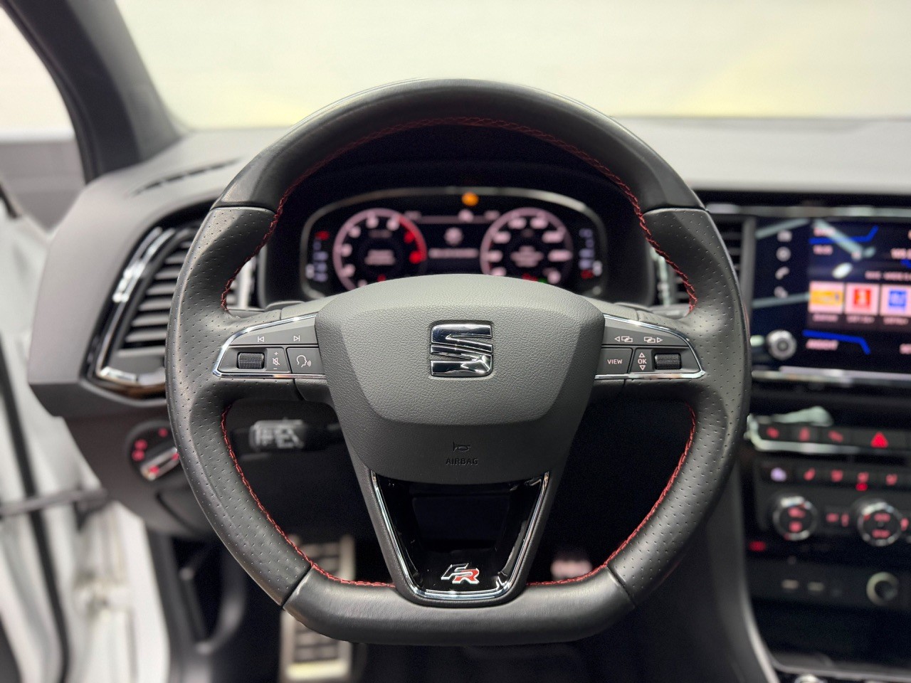 SEAT Ateca 2.0 TSI SWISS FR 4Drive DSG | 360 Kamera | Schiebedach | ACC | AHK 1‘900KG-image-15
