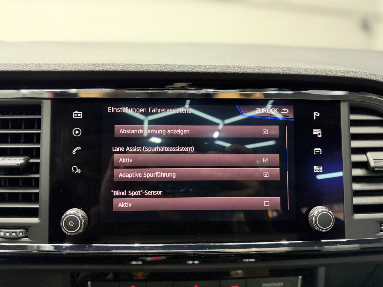 SEAT Ateca 2.0 TSI SWISS FR 4Drive DSG | 360 Kamera | Schiebedach | ACC | AHK 1‘900KG-image-19