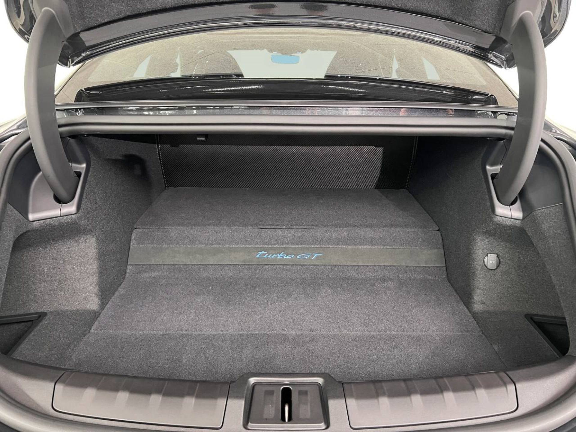 PORSCHE Taycan Turbo GT mit Weissach-Paket-image-14