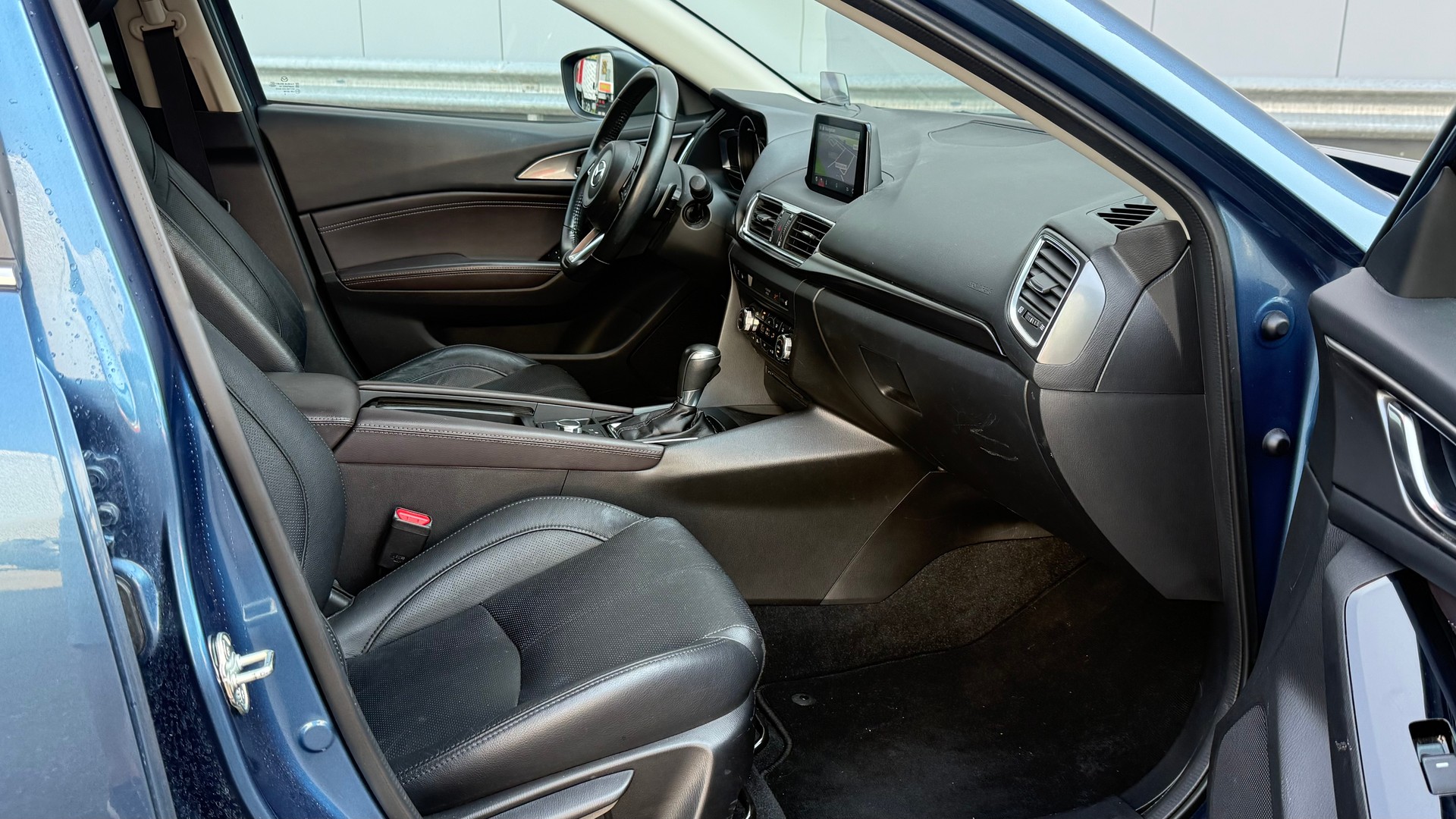 MAZDA 3 SKYACTIV-D 150 Revolution Automat-image-12