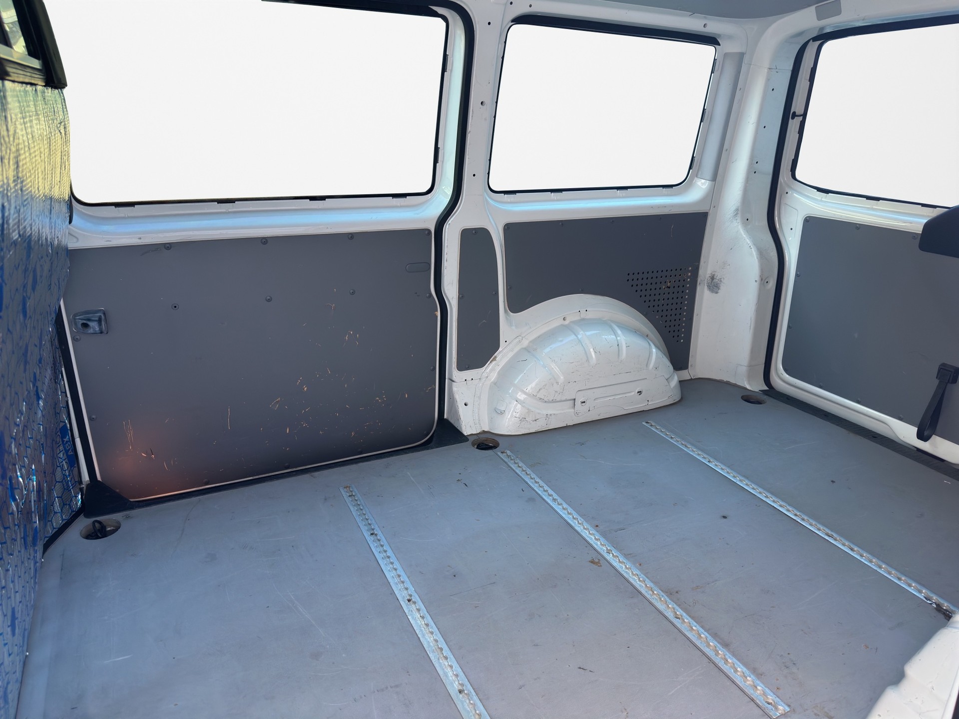 VW Transporter 2.5 TDI 4Motion-image-10