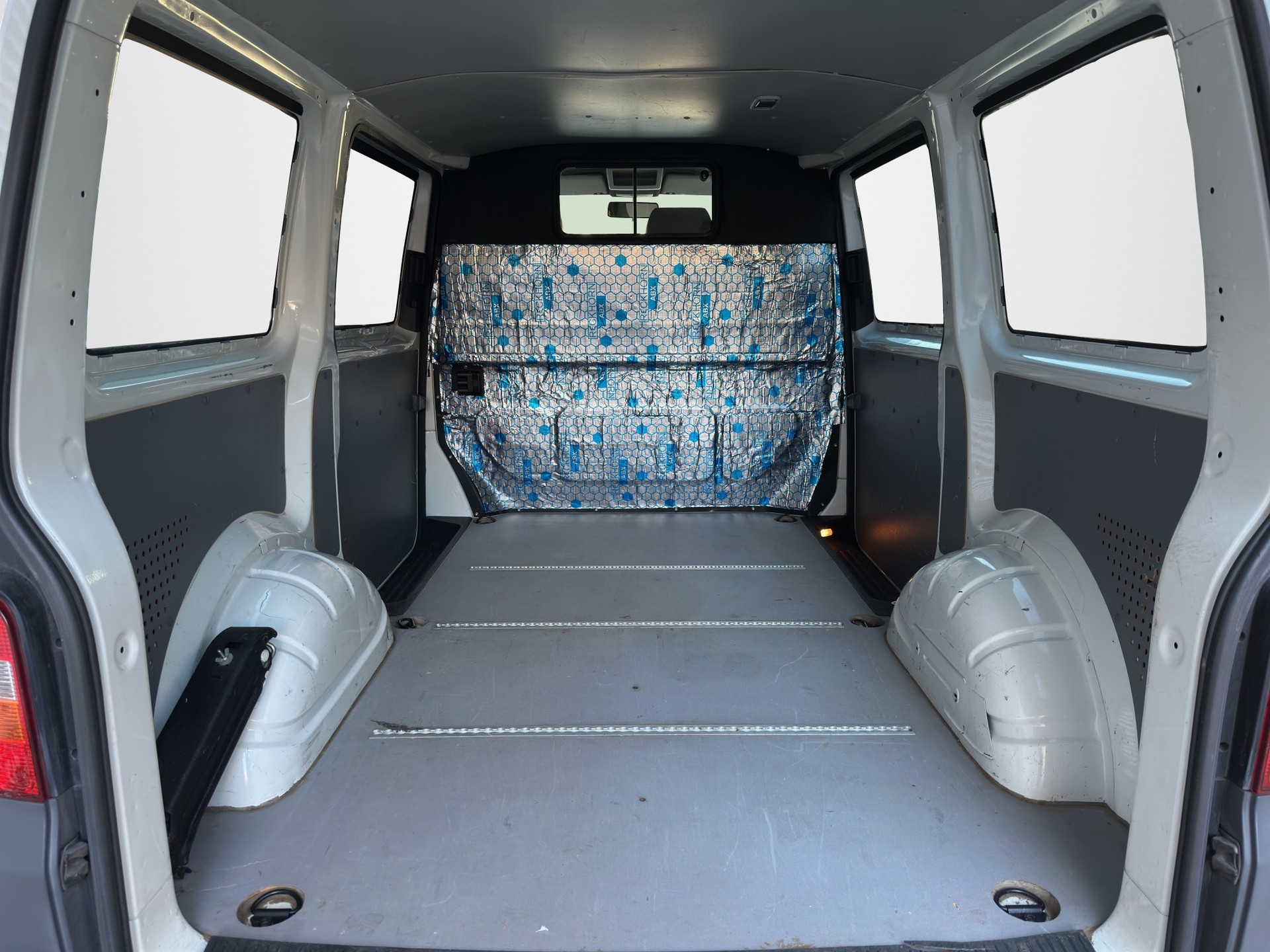 VW Transporter 2.5 TDI 4Motion-image-16