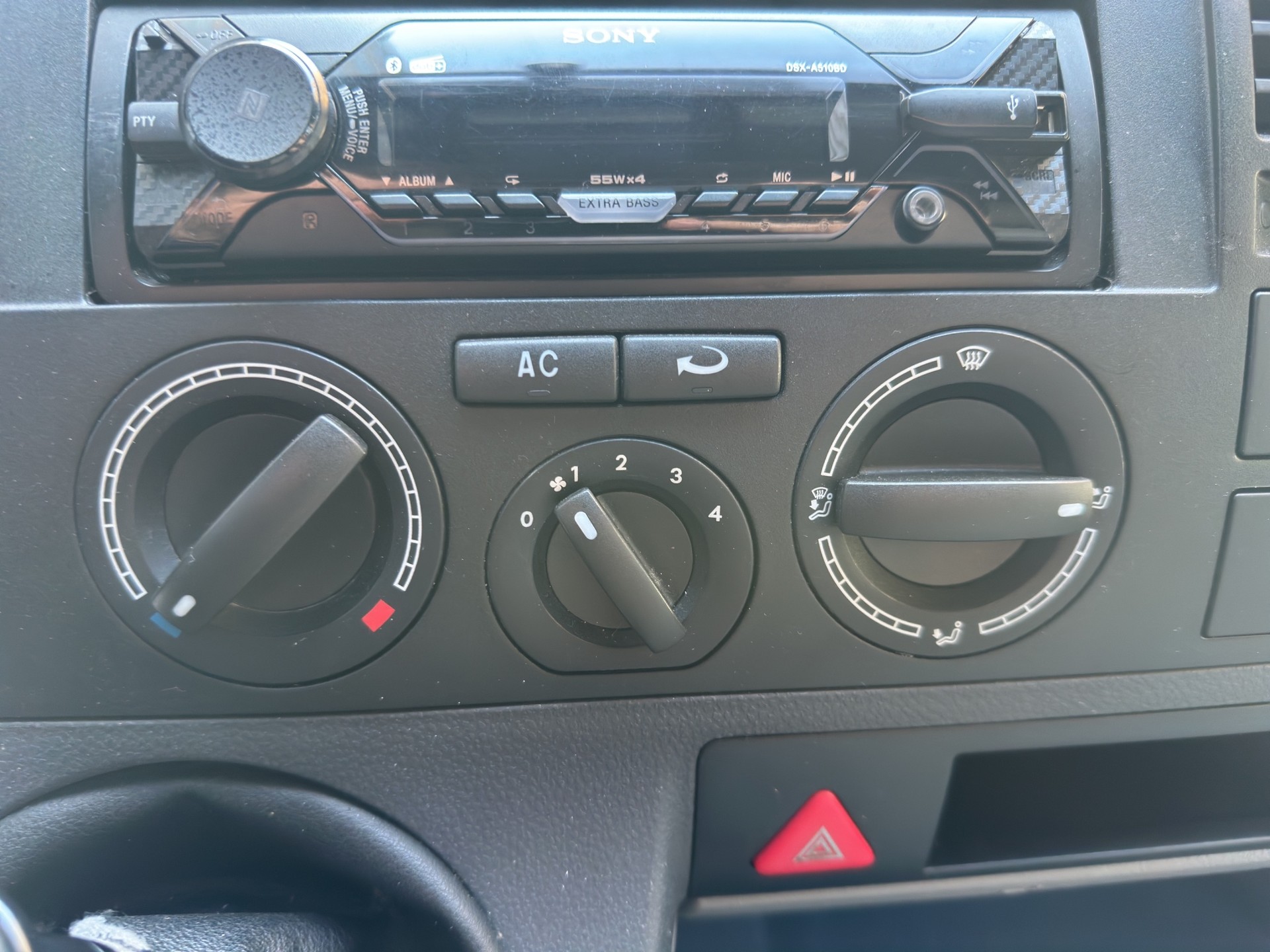 VW Transporter 2.5 TDI 4Motion-image-13
