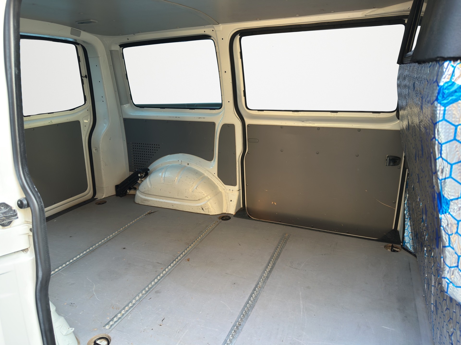 VW Transporter 2.5 TDI 4Motion-image-15