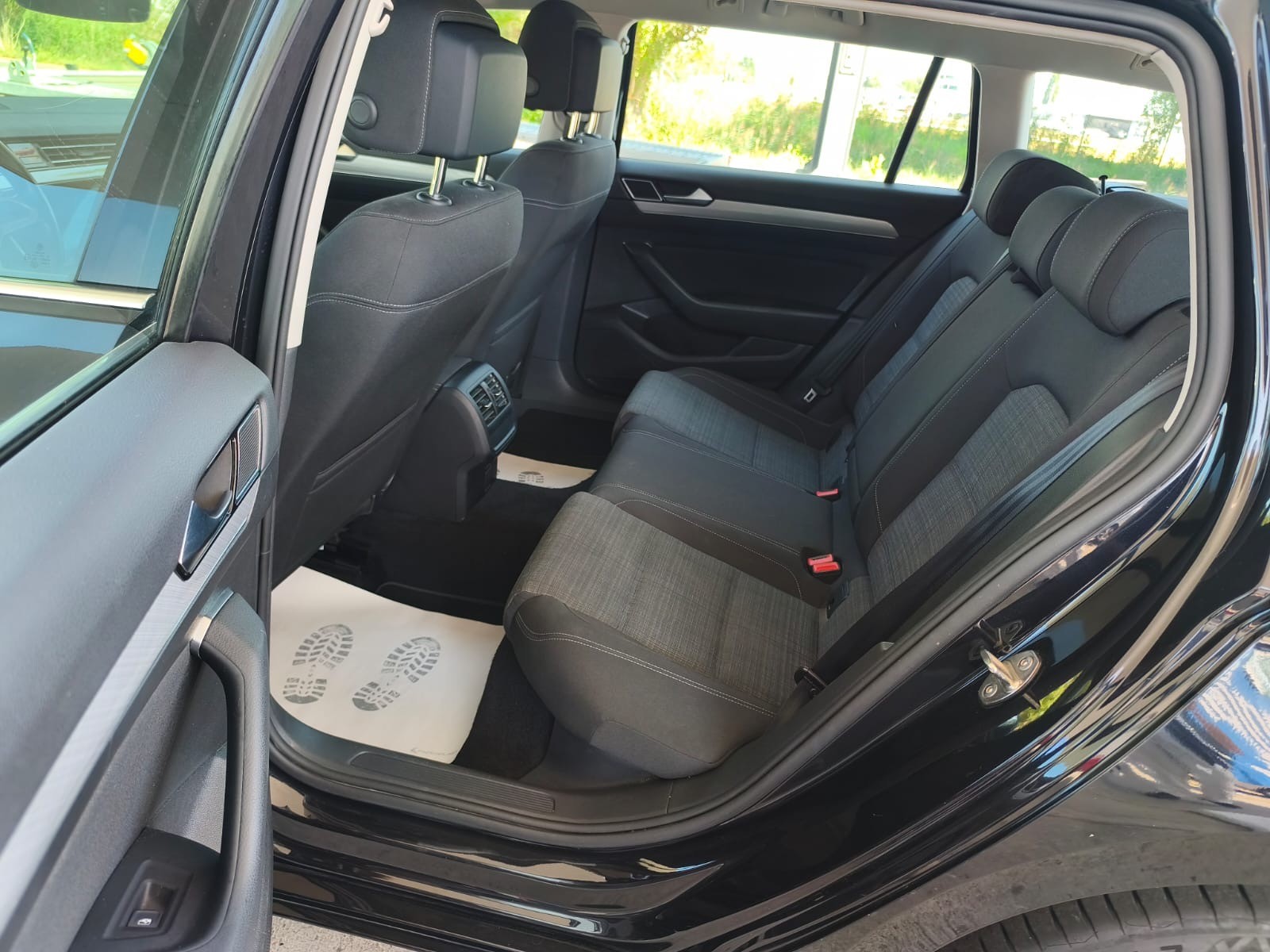 VW Passat 2.0 TDI BMT Elegance 4Motion DSG-image-12