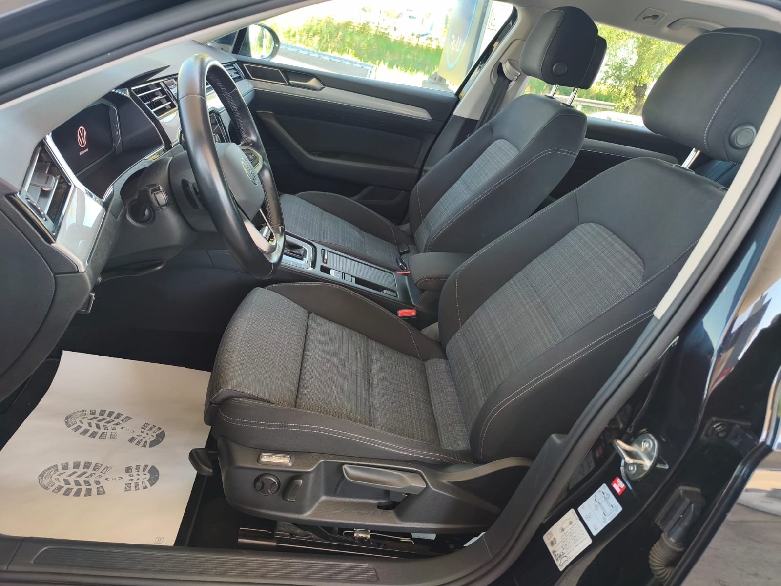 VW Passat 2.0 TDI BMT Elegance 4Motion DSG-image-9