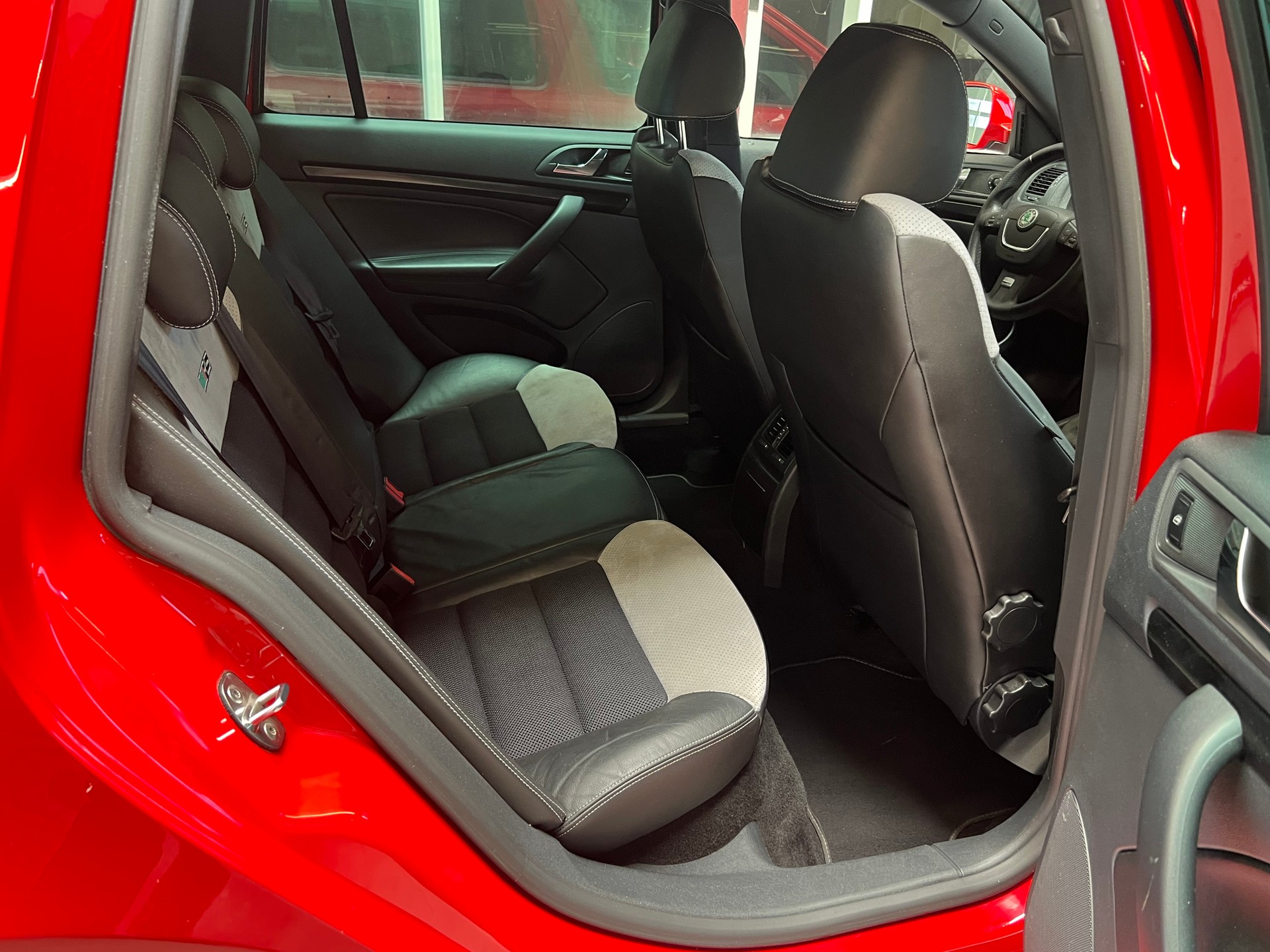 SKODA Octavia 2.0 TDI RS DSG-image-12
