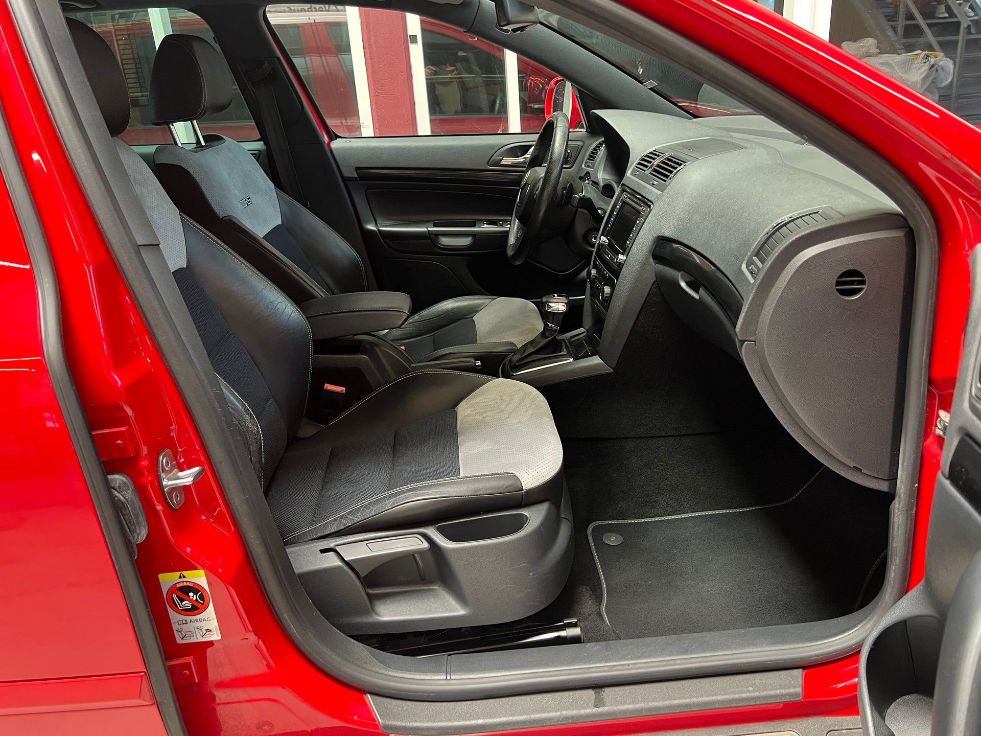 SKODA Octavia 2.0 TDI RS DSG-image-10