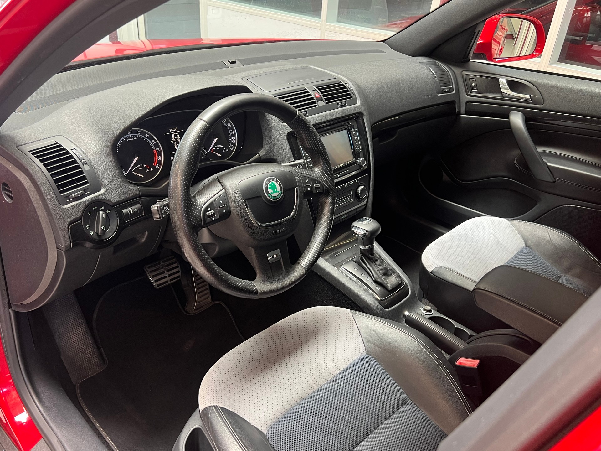SKODA Octavia 2.0 TDI RS DSG-image-9