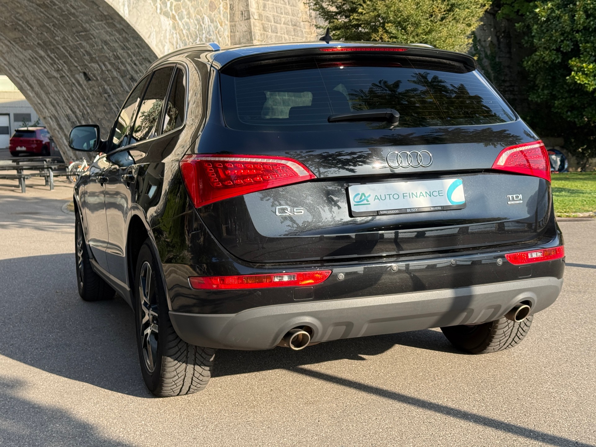 AUDI Q5 3.0 TDI quattro S-tronic S-Line-image-25
