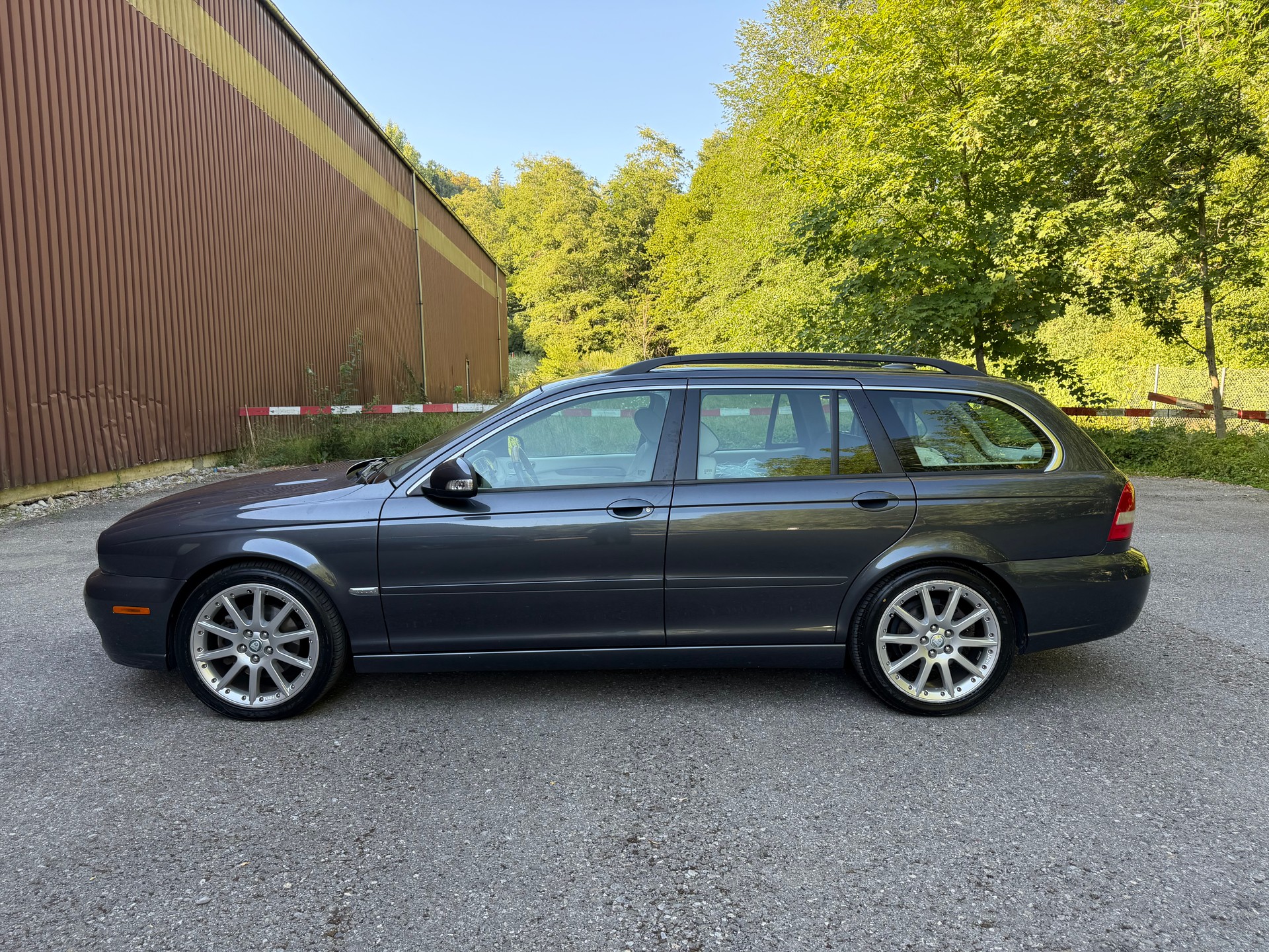 JAGUAR X-Type Estate 3.0 V6 Traction4 Luxury Ed. Aut.-image-2