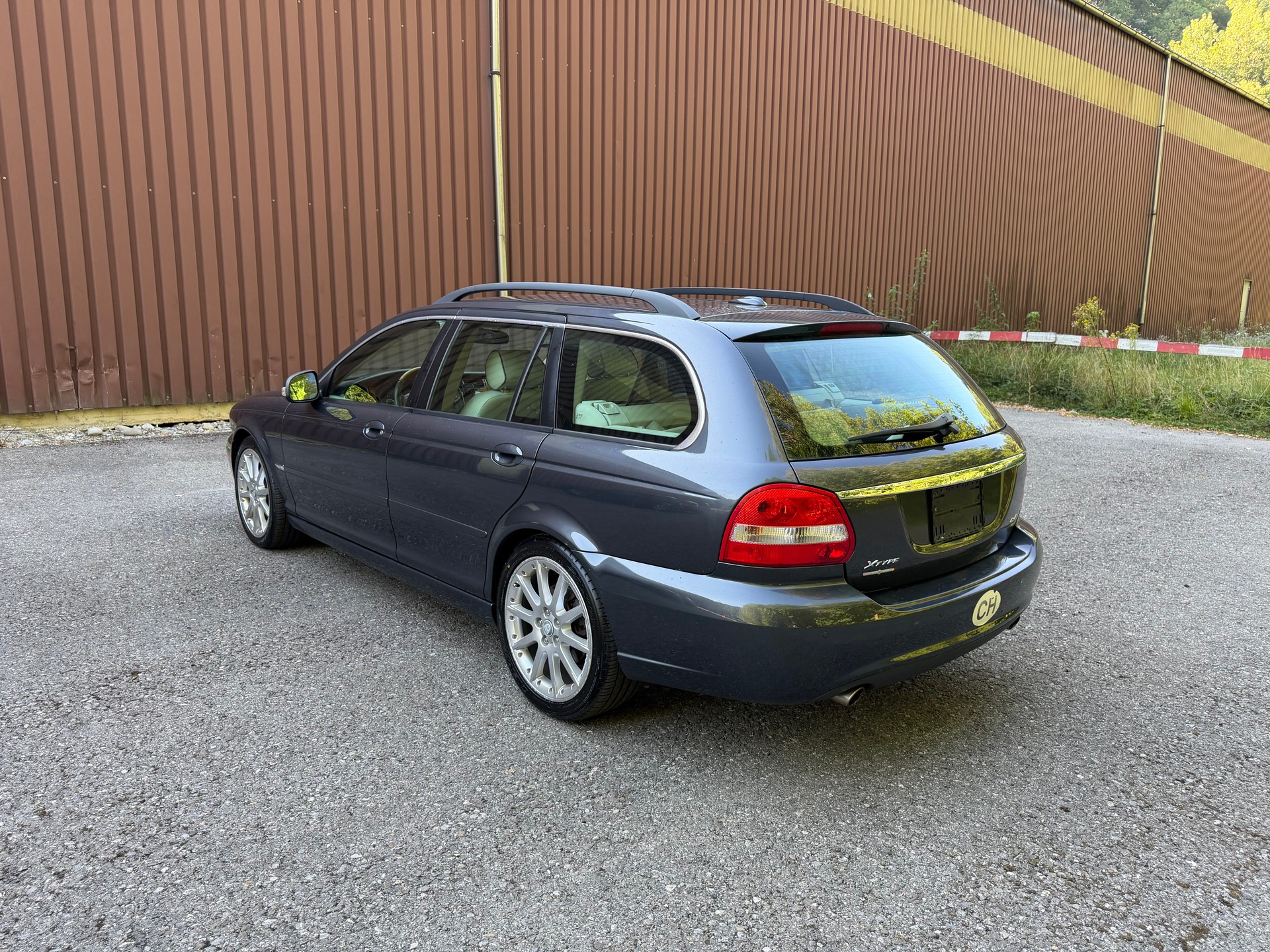 JAGUAR X-Type Estate 3.0 V6 Traction4 Luxury Ed. Aut.-image-5