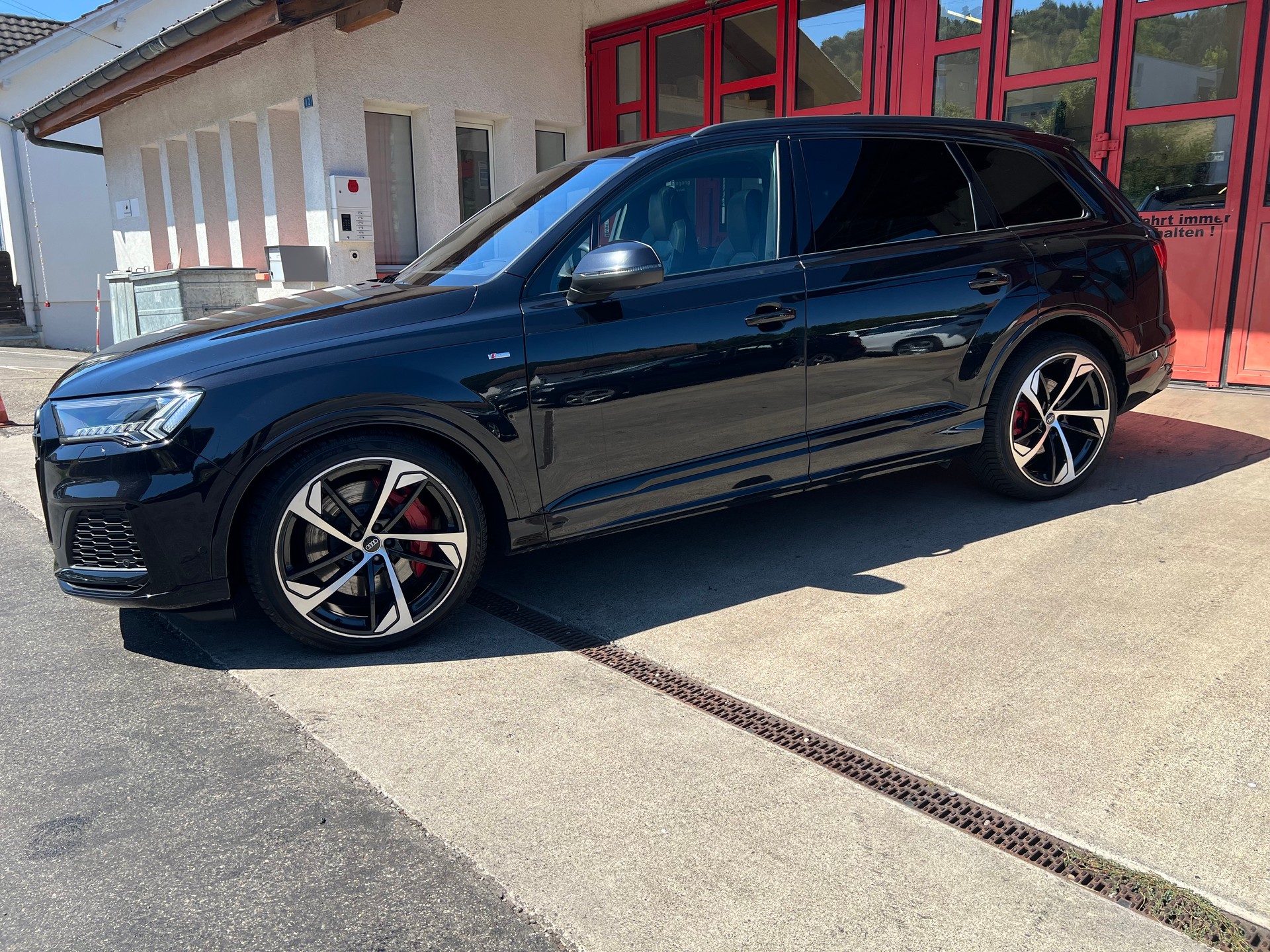 AUDI Q7 60 TFSI e quattro PHEV S line tiptronic-image-2