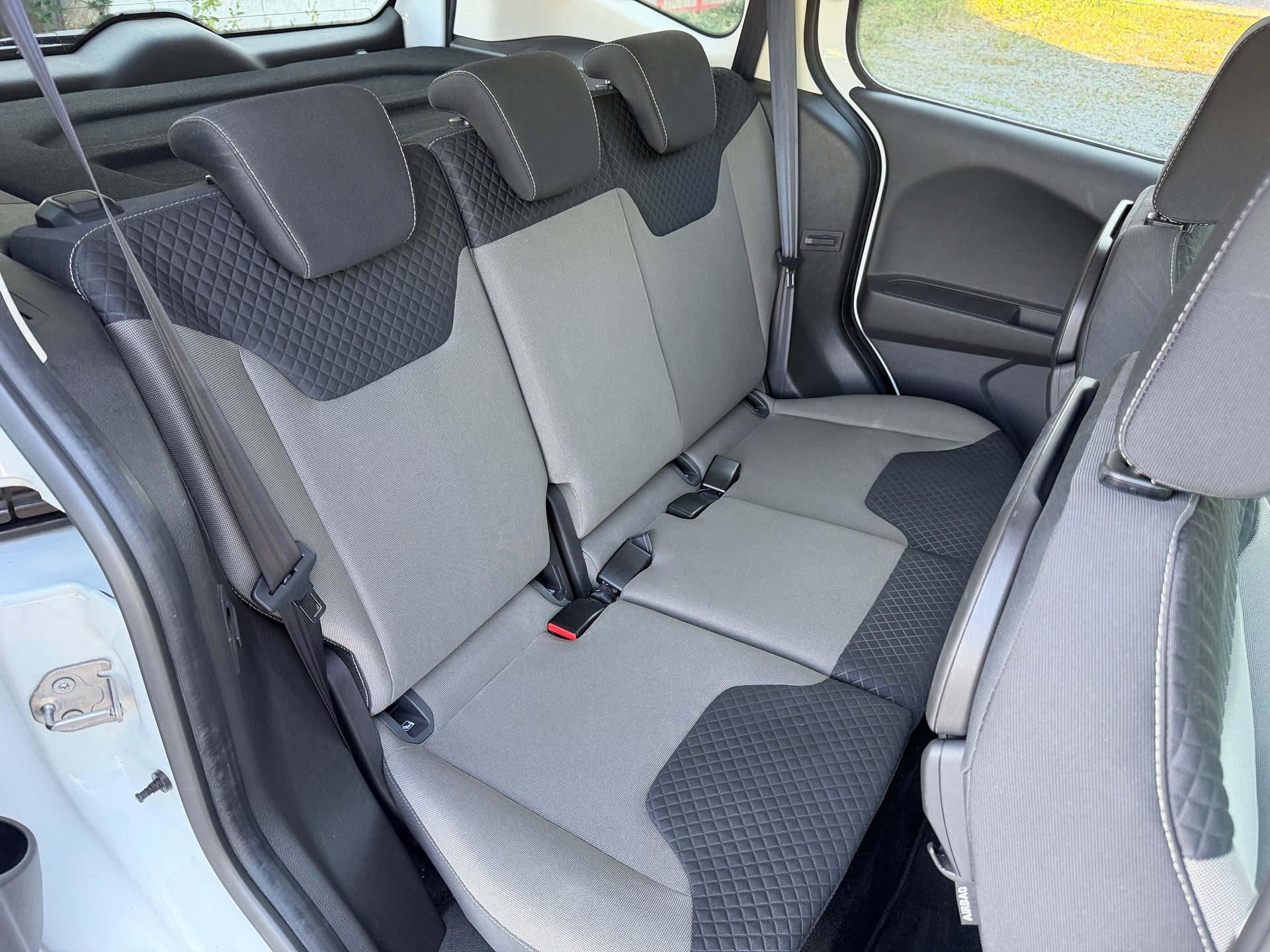 FORD Tourneo Courier 1.0 SCTi Ambiente-image-10
