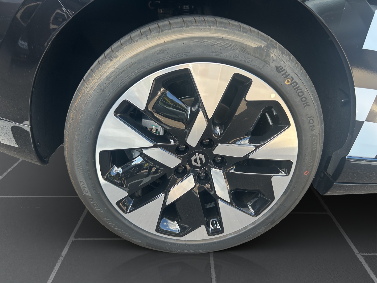 LEAPMOTOR B05 BEV-image-9