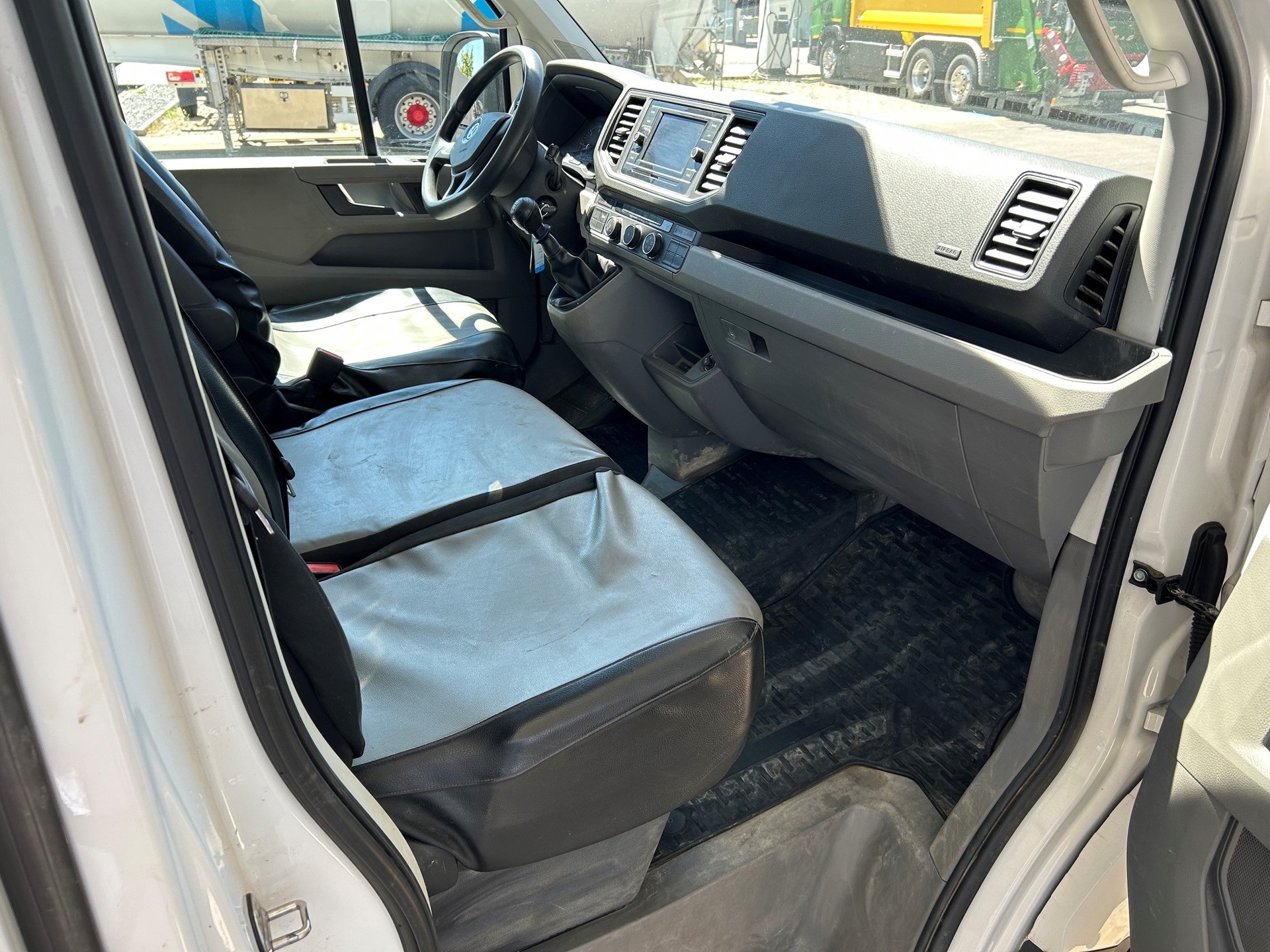 VW Crafter 35 140PS TDI FWD mit Ladebrücke-image-6