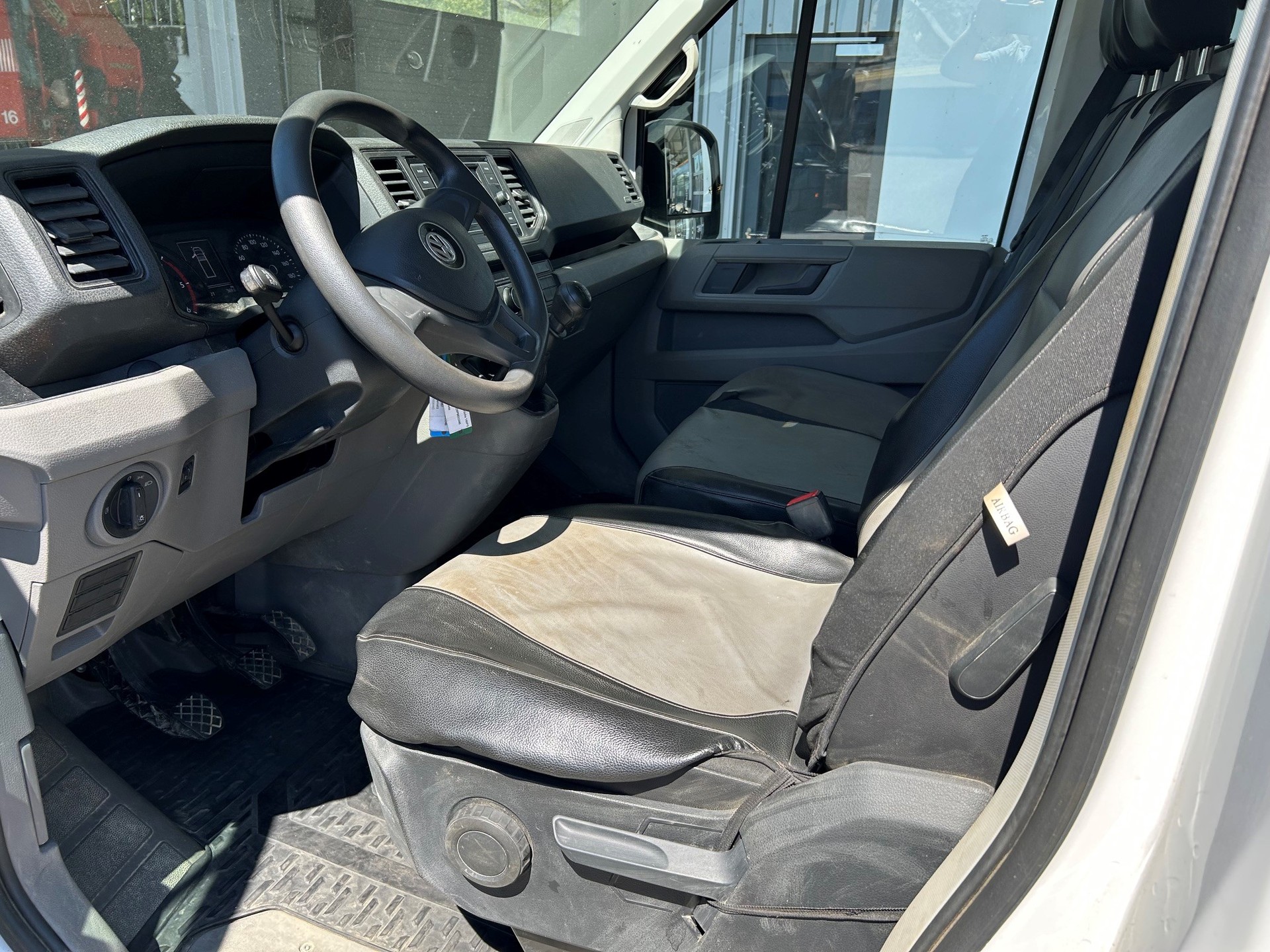 VW Crafter 35 140PS TDI FWD mit Ladebrücke-image-5