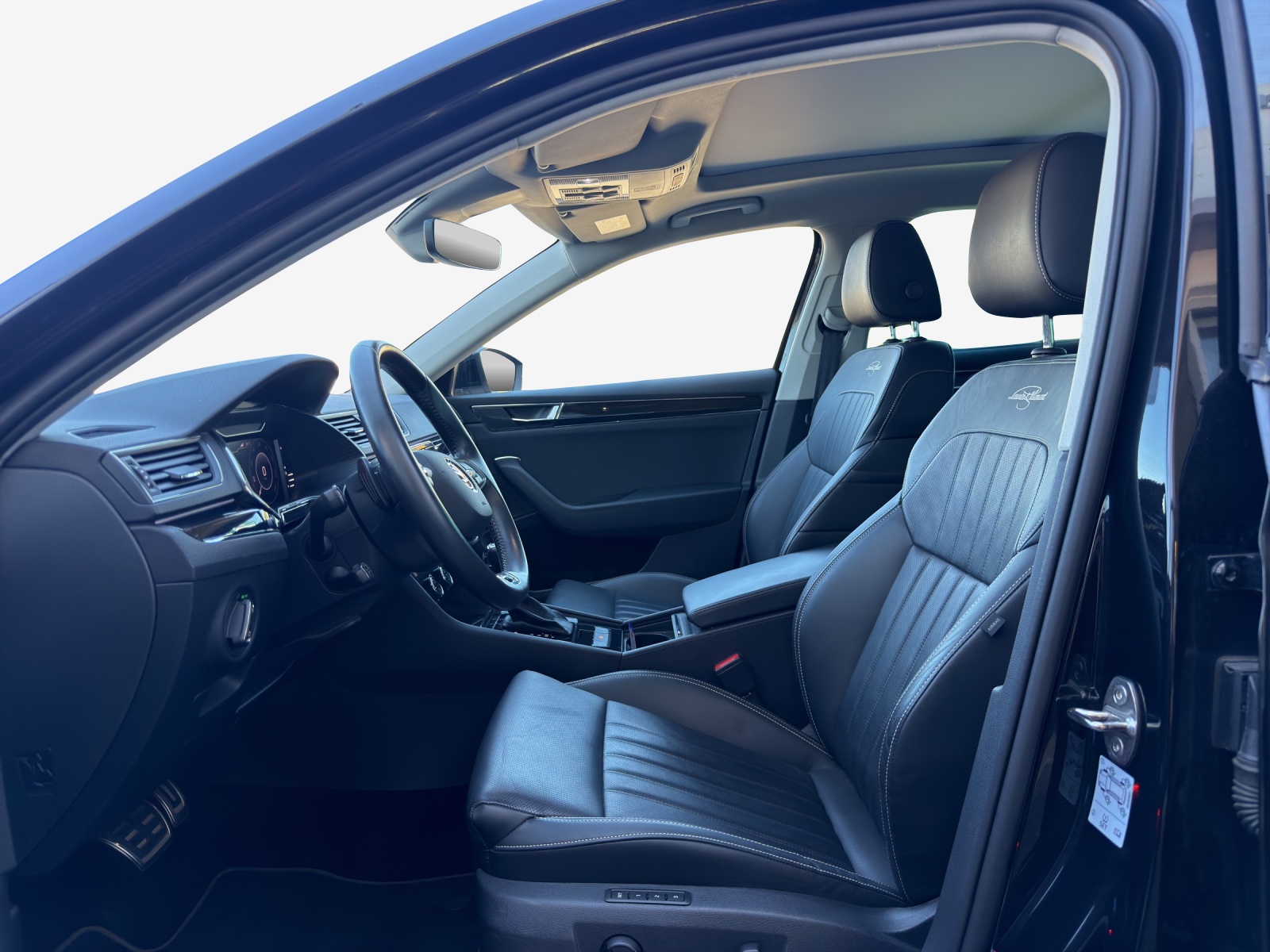 SKODA Superb 1.4 TSI L&K PHEV DSG-image-7