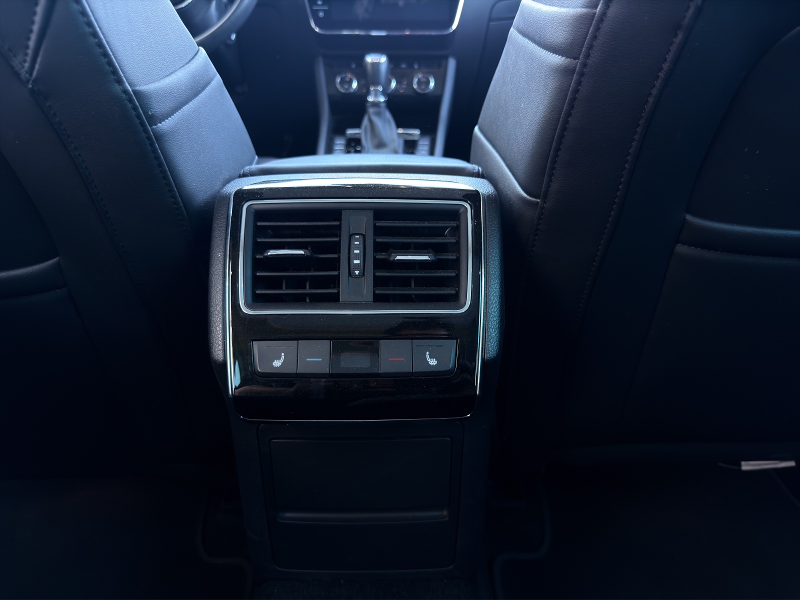 SKODA Superb 1.4 TSI L&K PHEV DSG-image-14