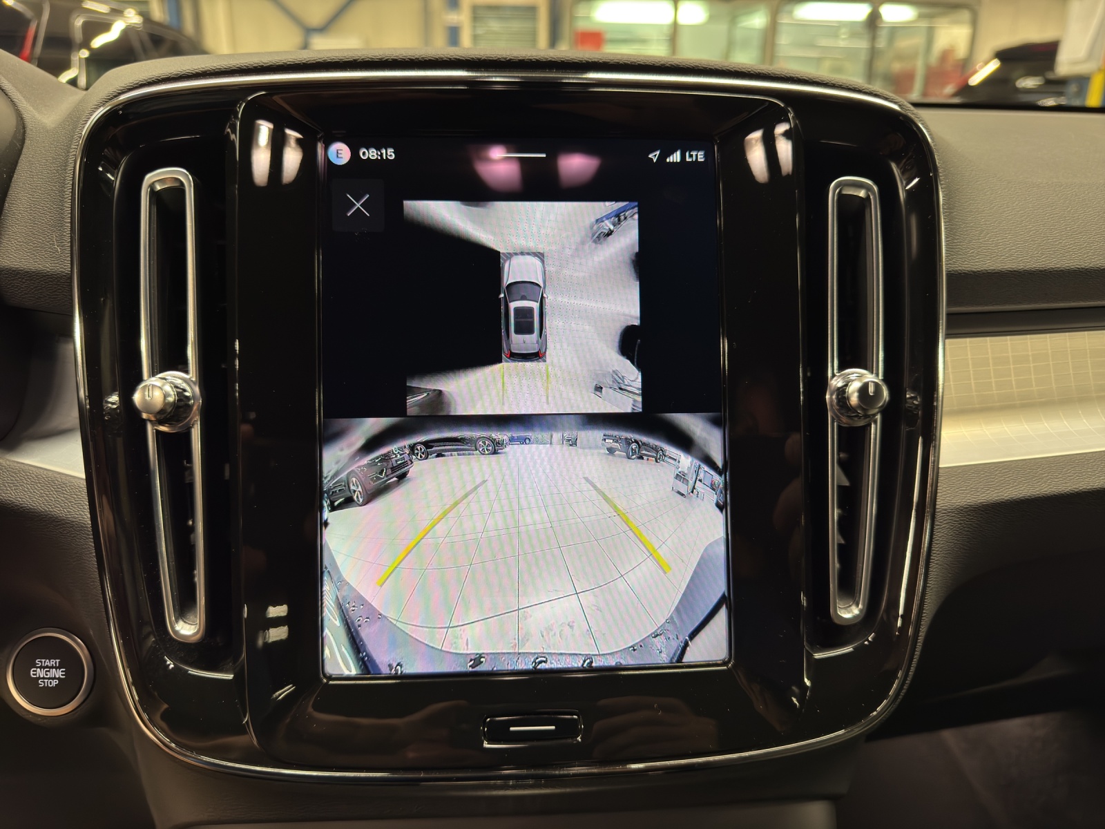 VOLVO XC40 2.0 B3 MH Plus Dark-image-11