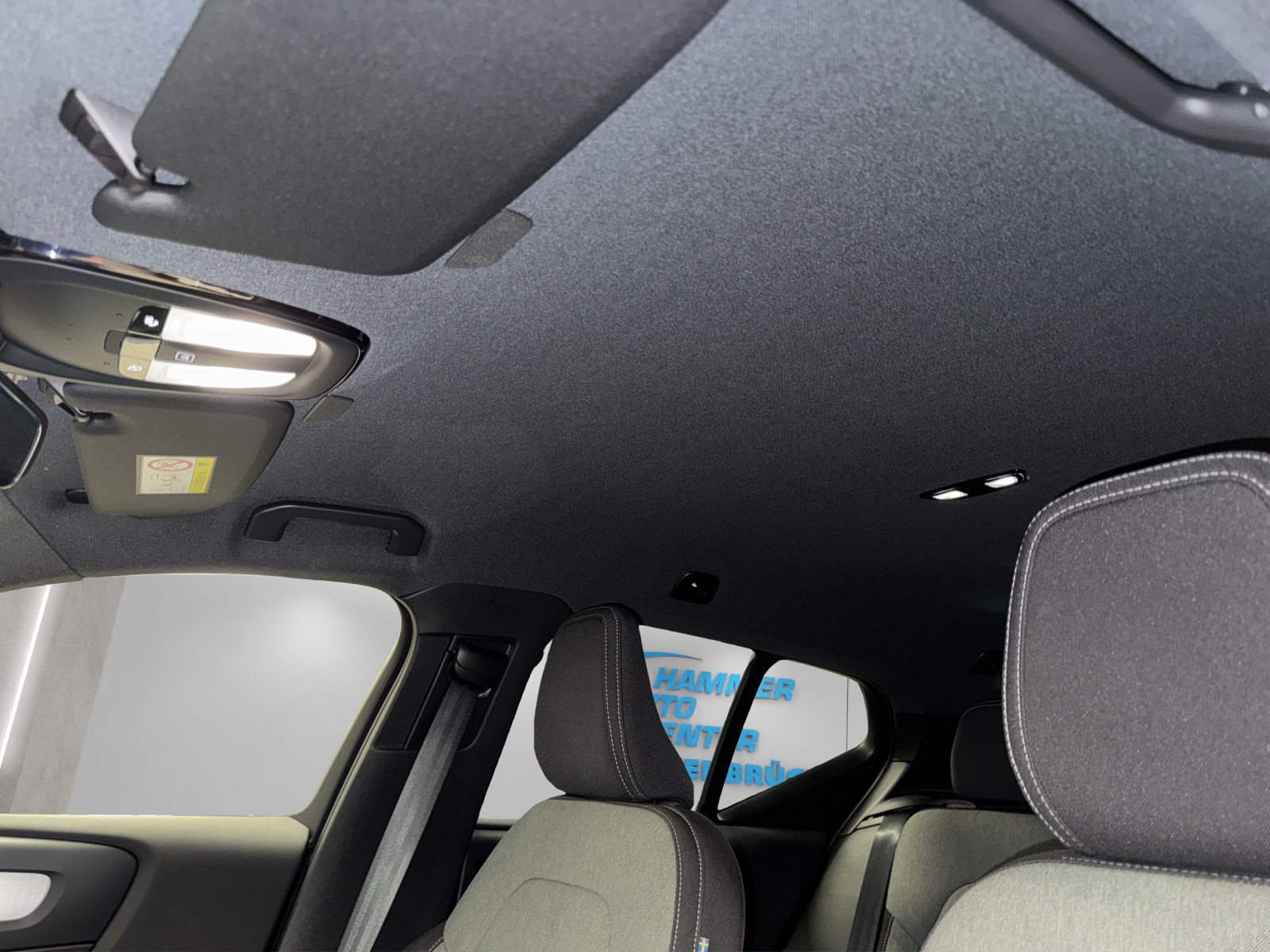 VOLVO XC40 2.0 B3 MH Plus Dark-image-14