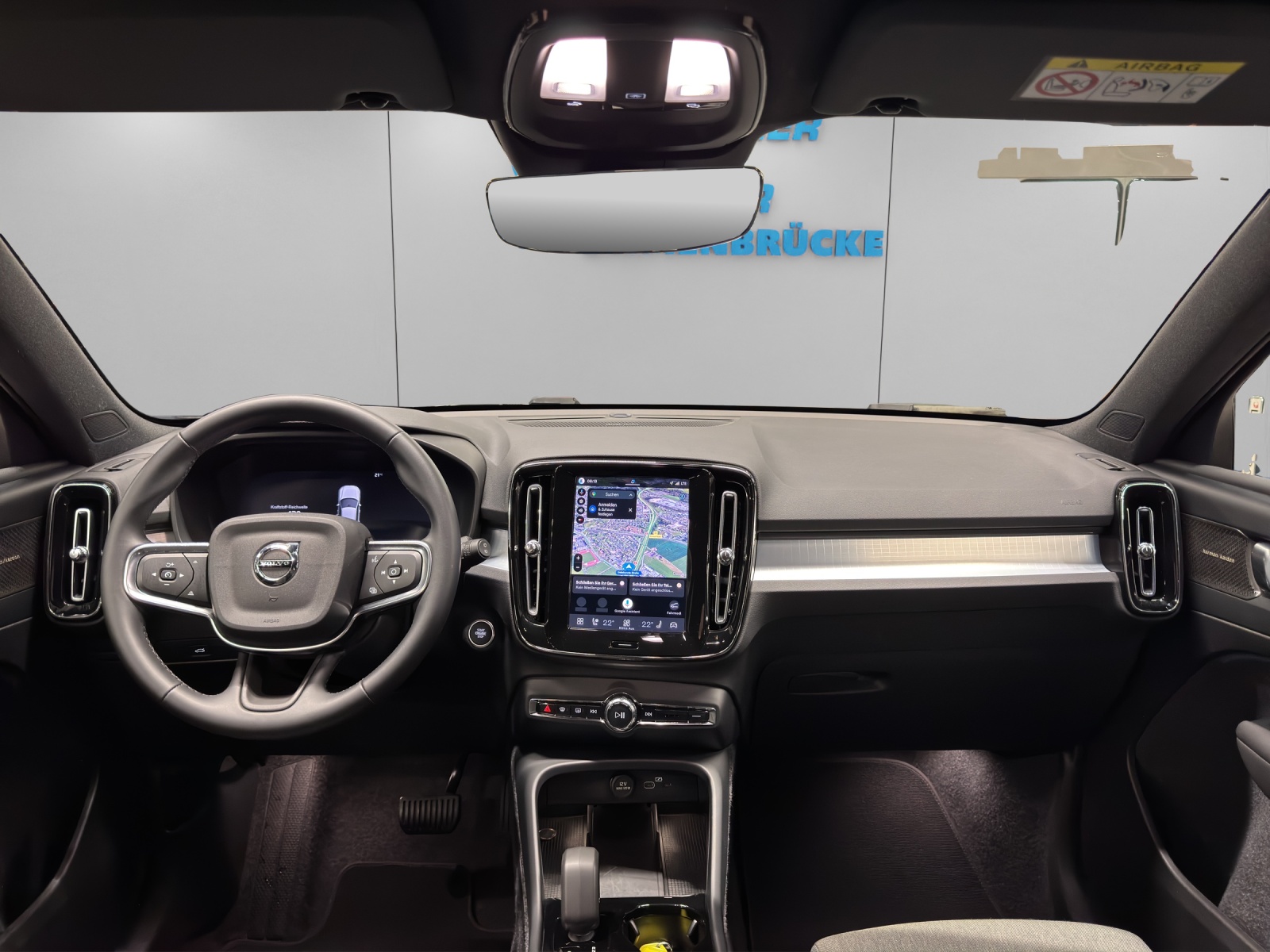 VOLVO XC40 2.0 B3 MH Plus Dark-image-7