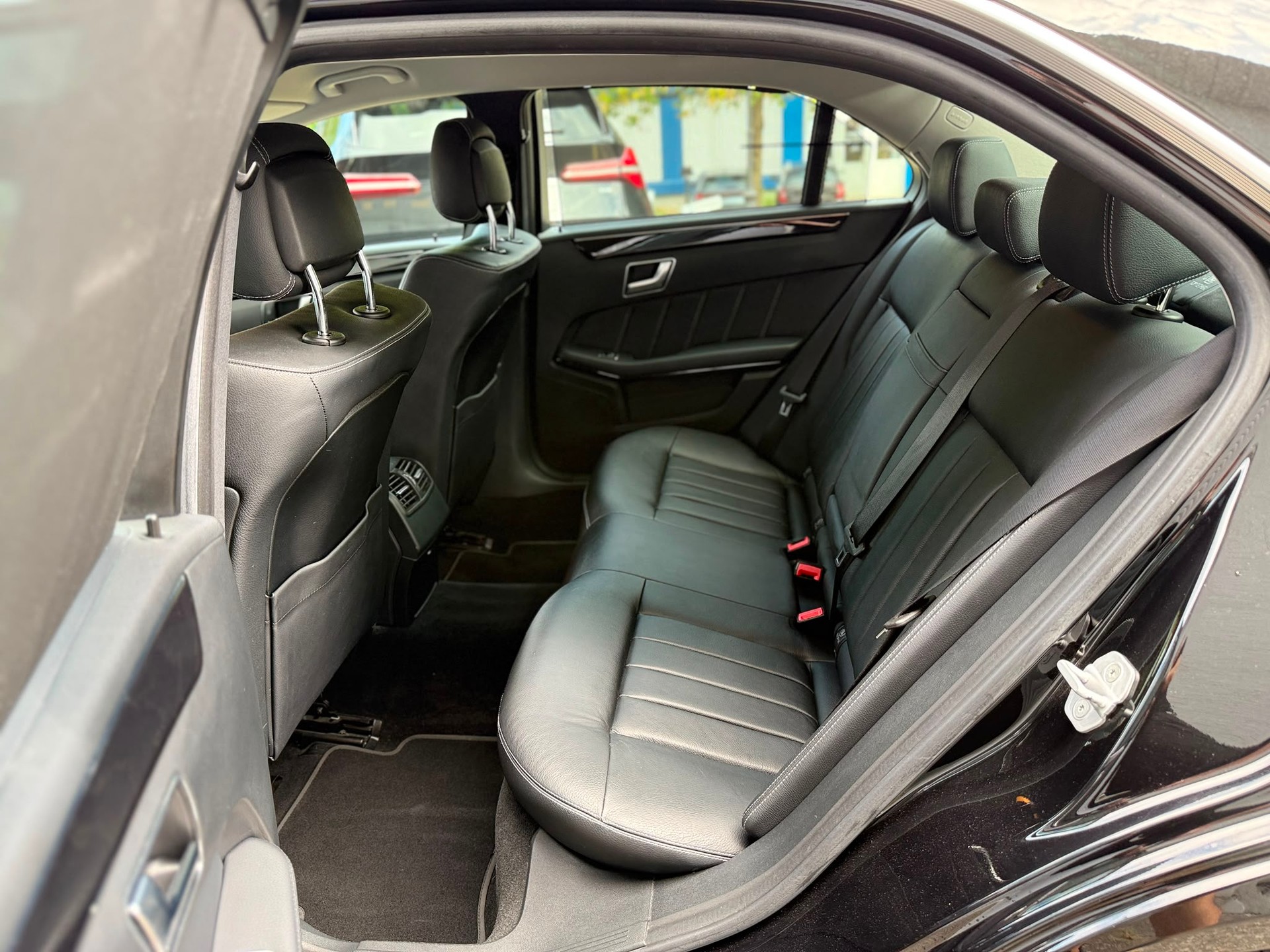 MERCEDES-BENZ E 250 CDI BlueTec Avantg. 4m-image-9