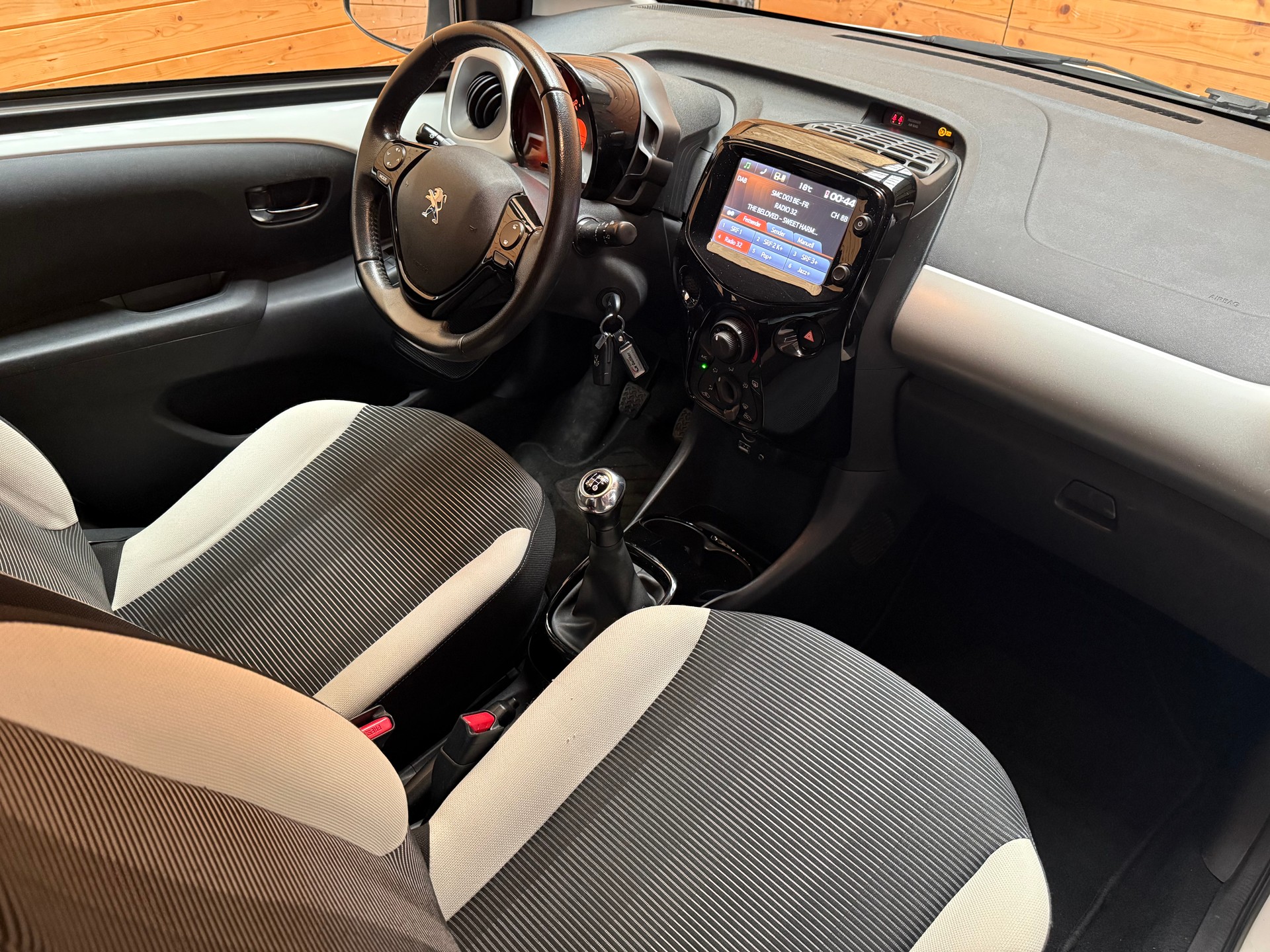 PEUGEOT 108 1.2 VTi Active-image-4