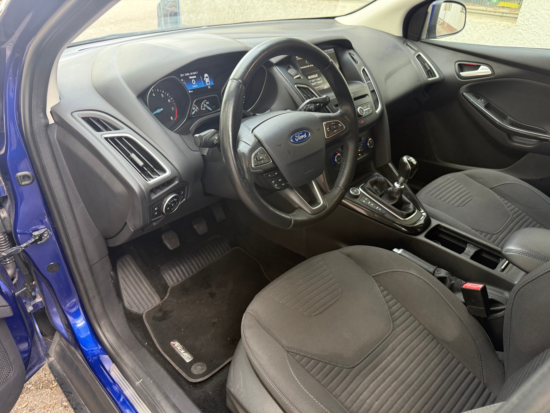 FORD Focus 1.0 SCTi Titanium X-image-8