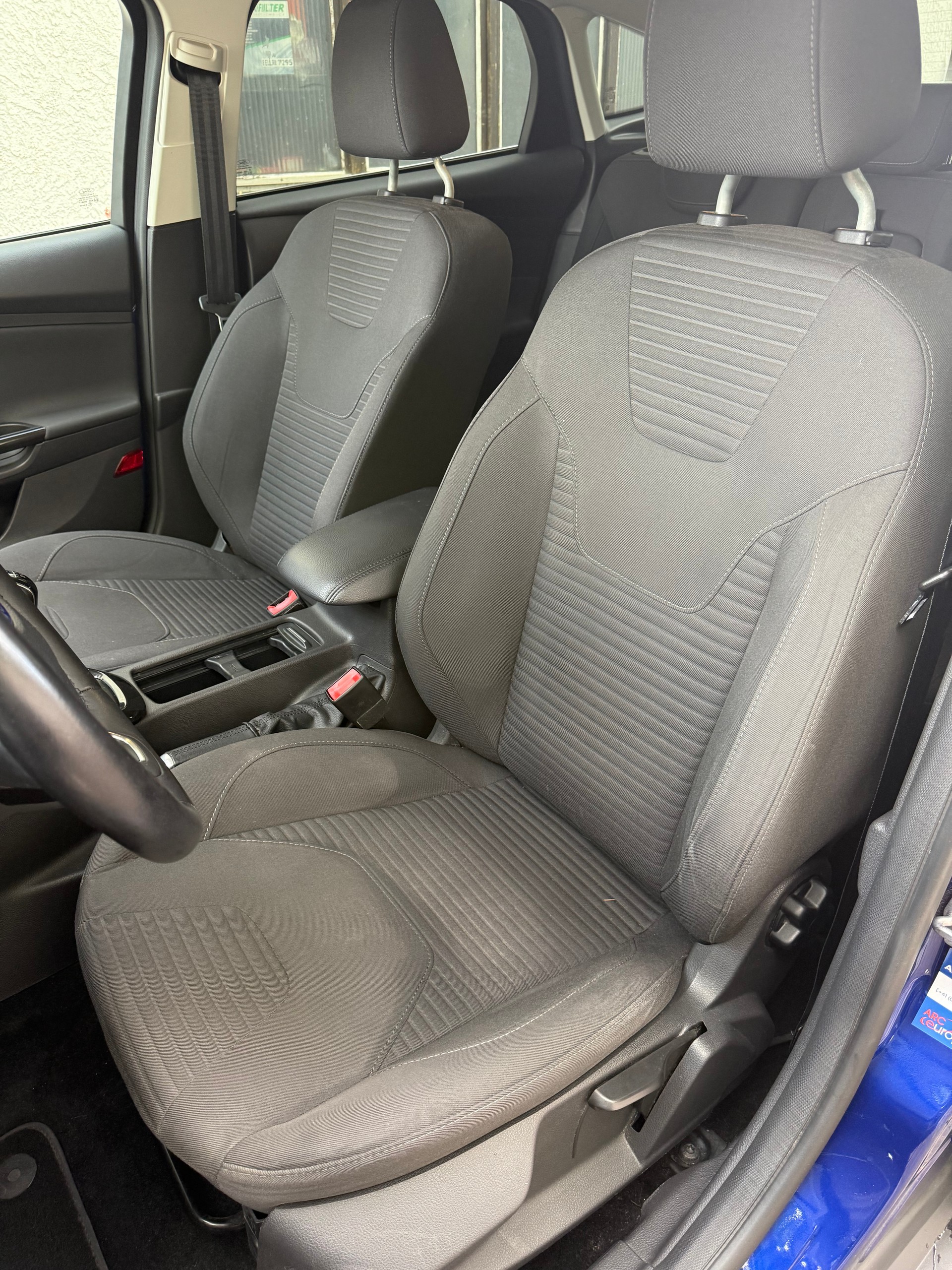 FORD Focus 1.0 SCTi Titanium X-image-10